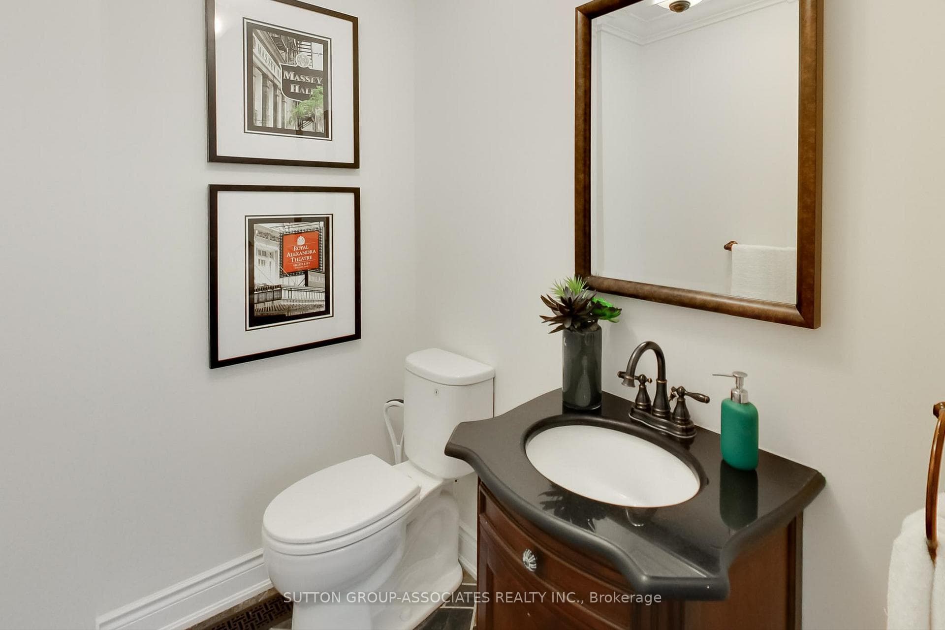 44 Corby Avenue photo 9