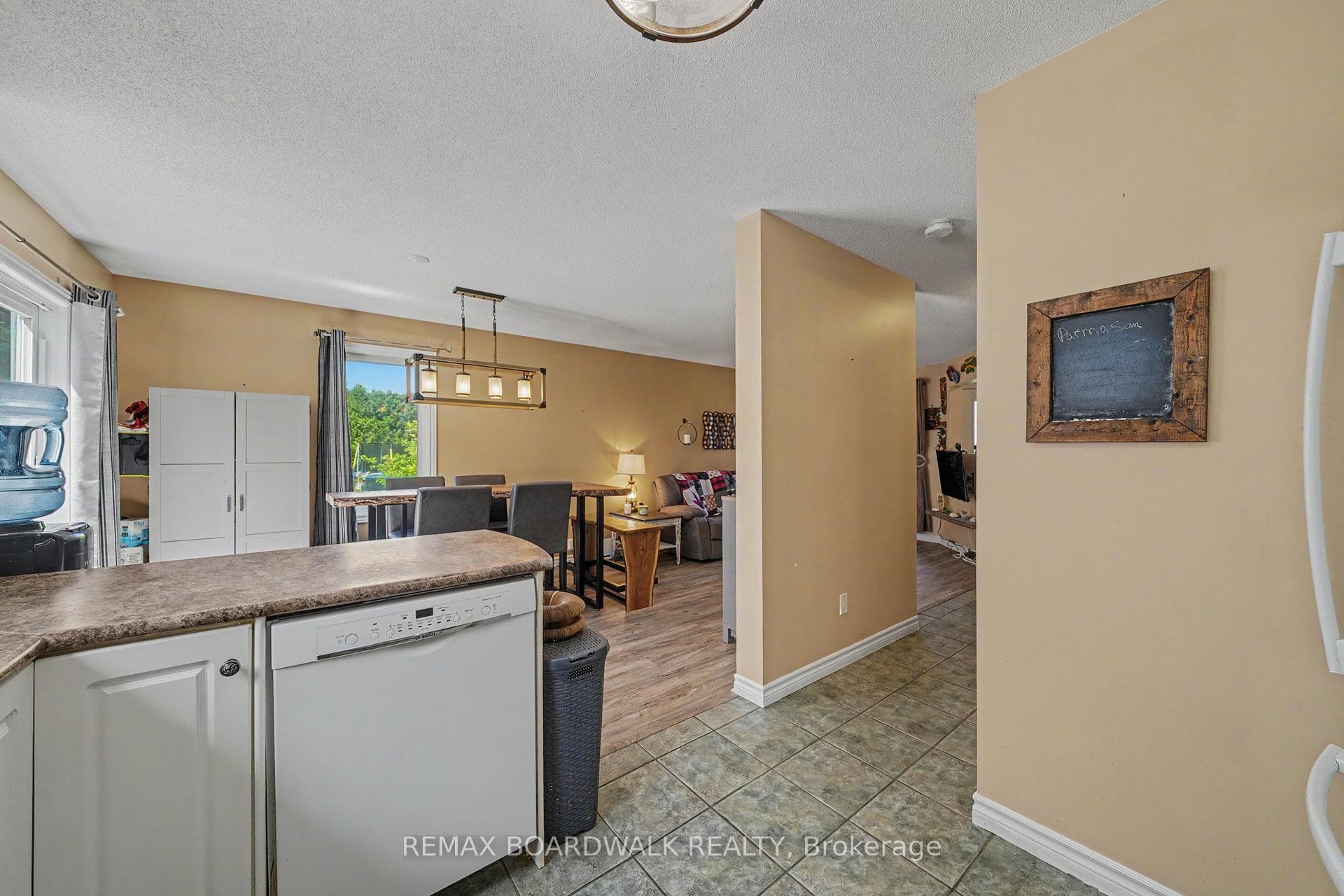 38 Roger Crescent photo 12