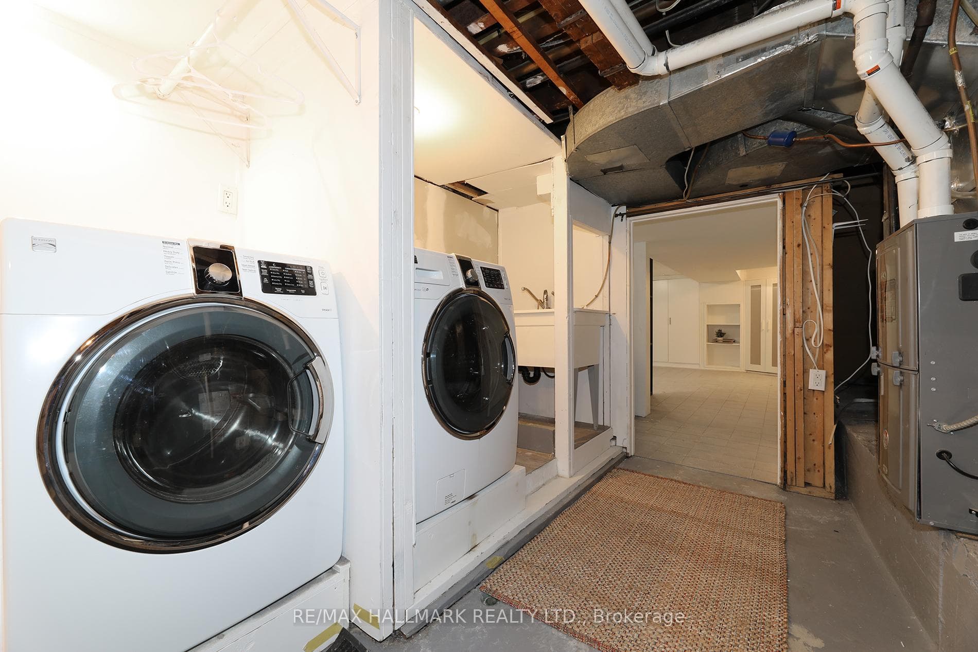 391 Delaware Avenue photo 33