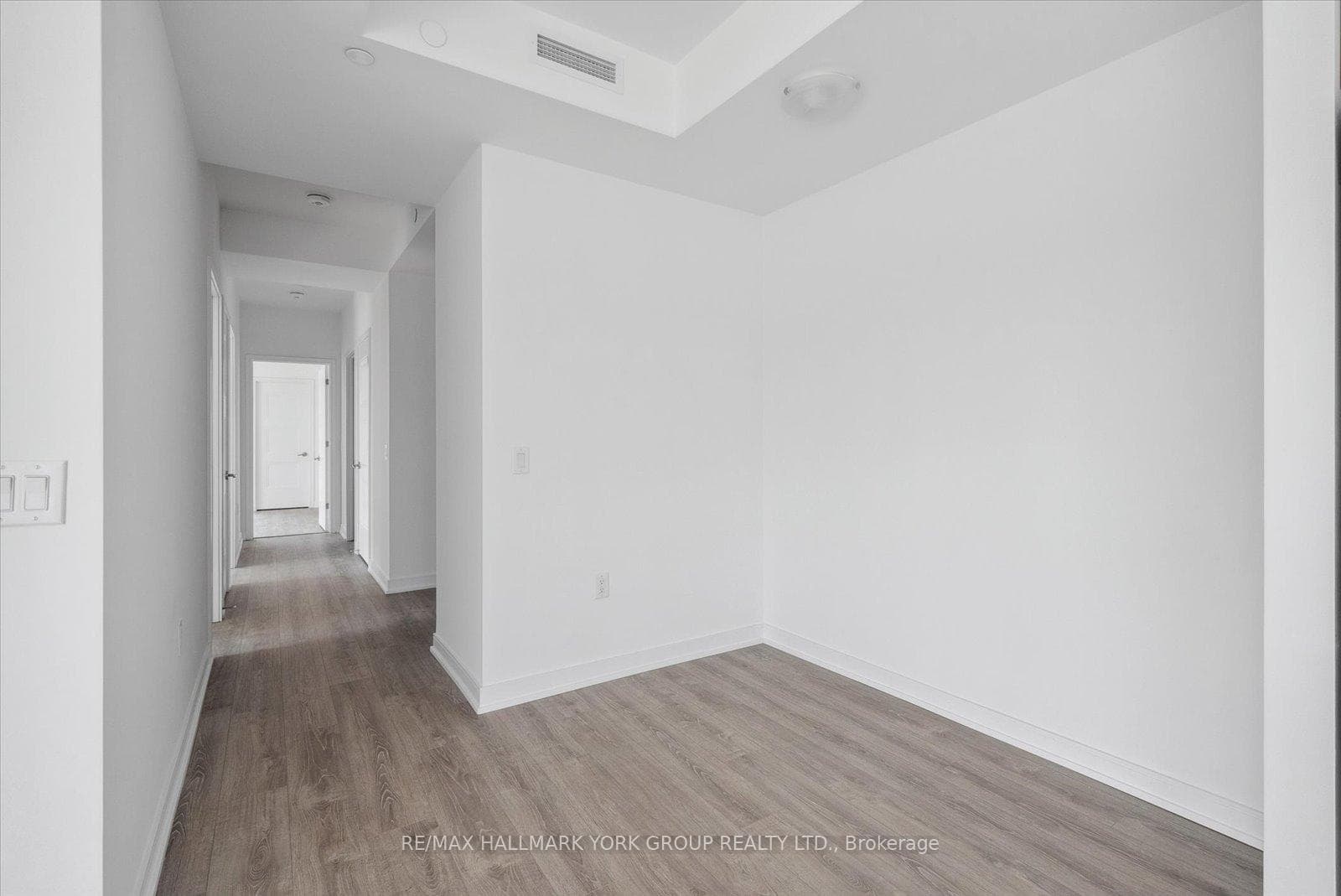 25 Neighbourhood Lane Unit 404 photo 4