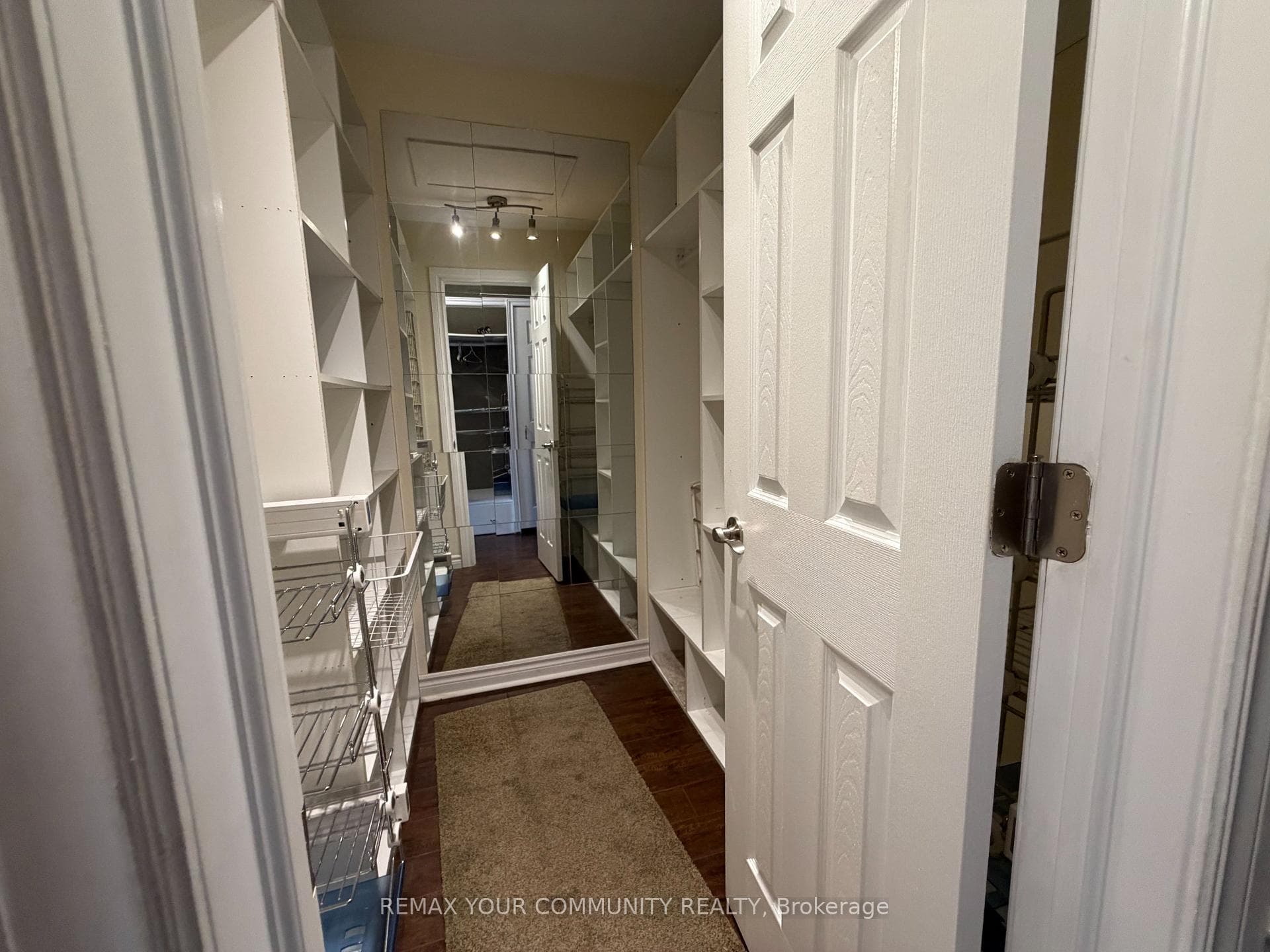 209 Yorkshire Drive photo 29