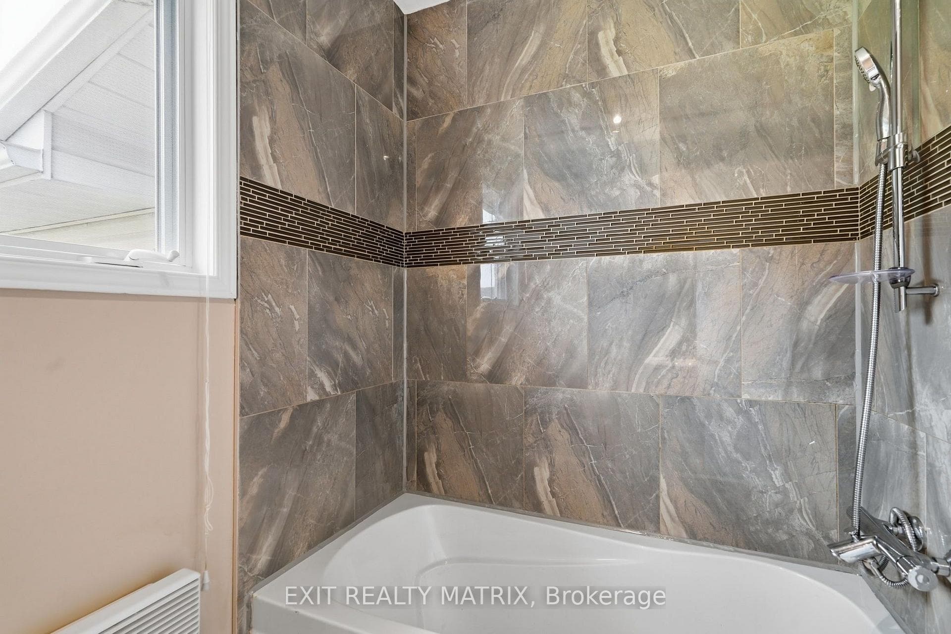563 Lajeunesse Road photo 16