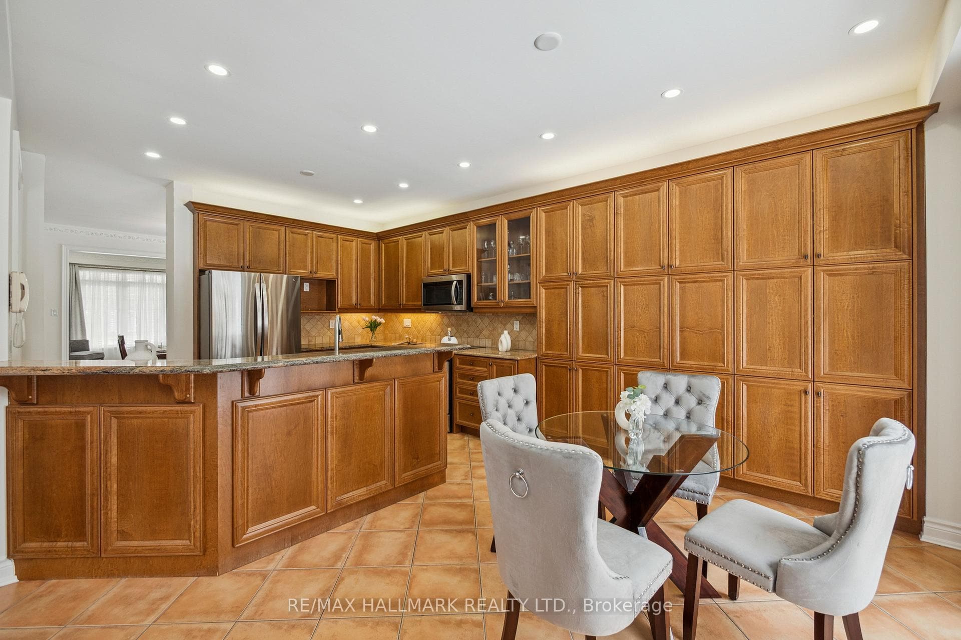 6 Guinevere Court photo 16