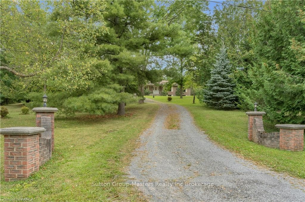 182 COLEBROOK Road photo 2