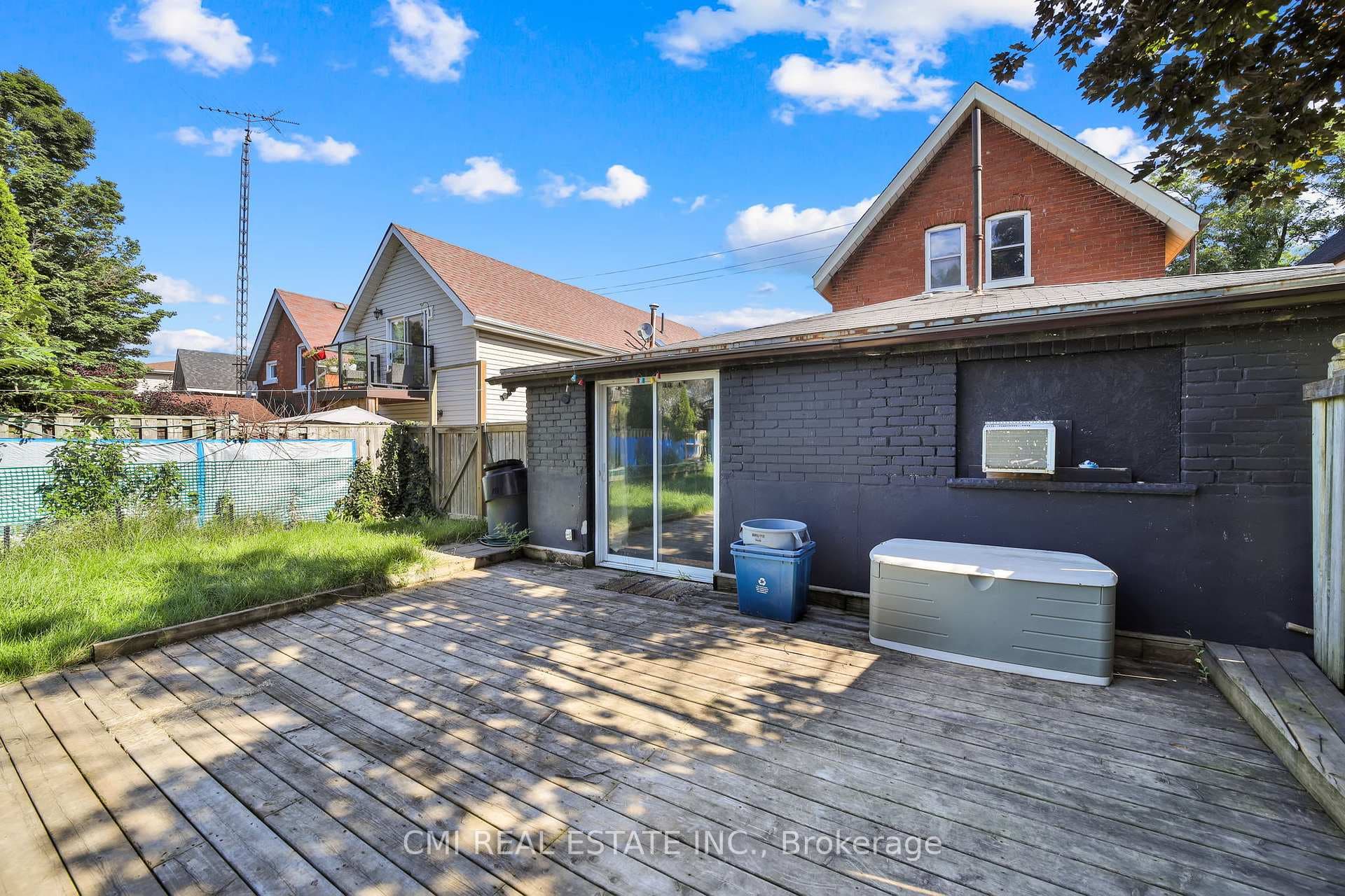 104 Grand River Avenue photo 39