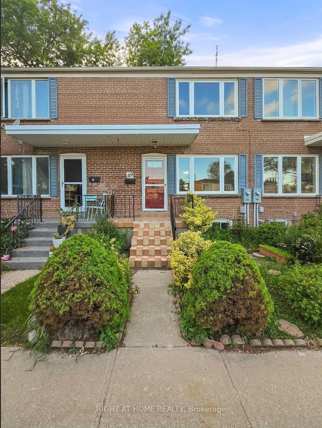 740 KENNEDY Road Unit 49 photo 1