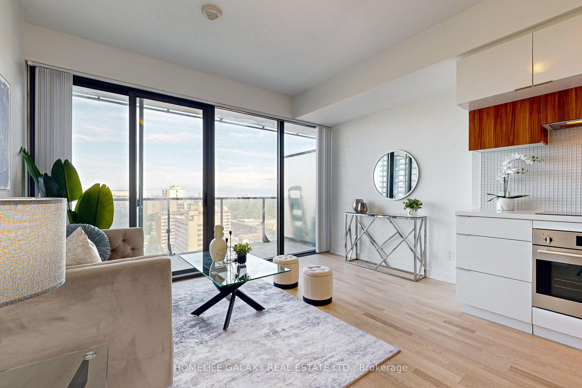 185 Roehampton Avenue Unit 1307 photo 16