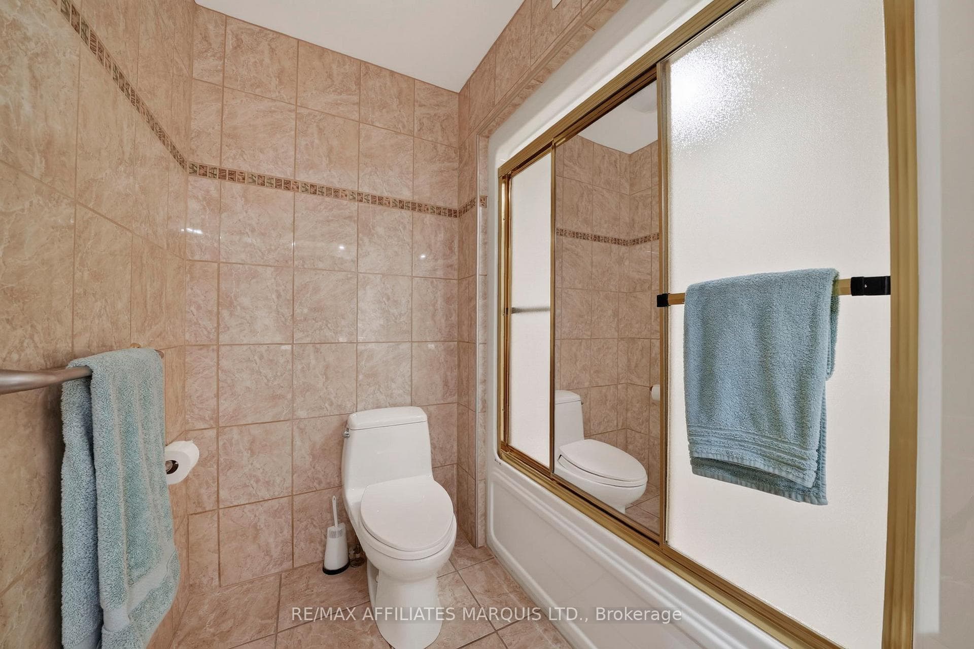 408 Bellevue Crescent photo 20