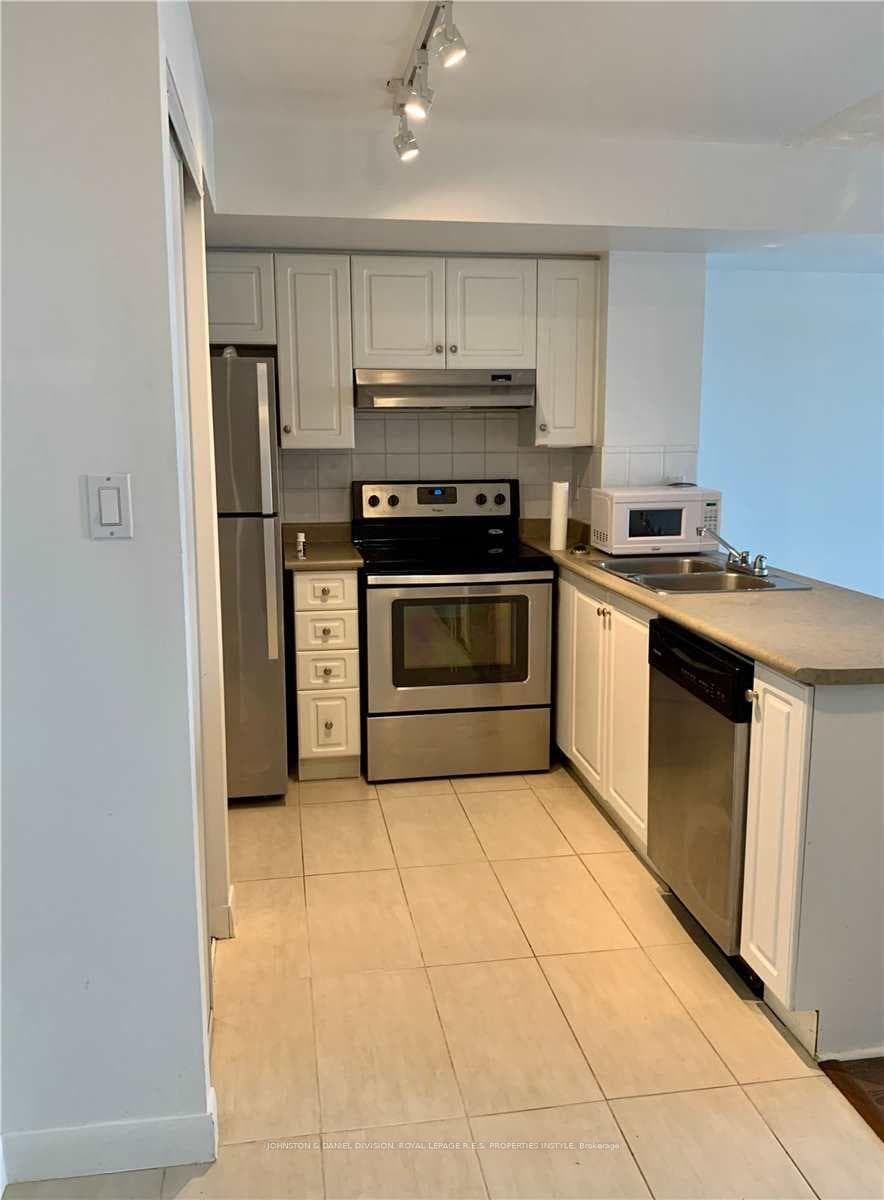 323 Richmond Street Unit 1214 photo 3