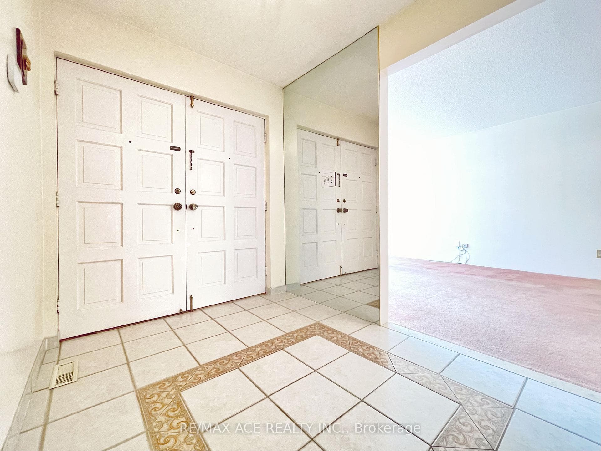 16 Wardencourt Drive photo 3