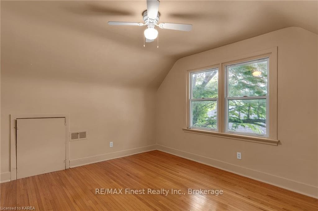 744 ALFRED Crescent photo 20