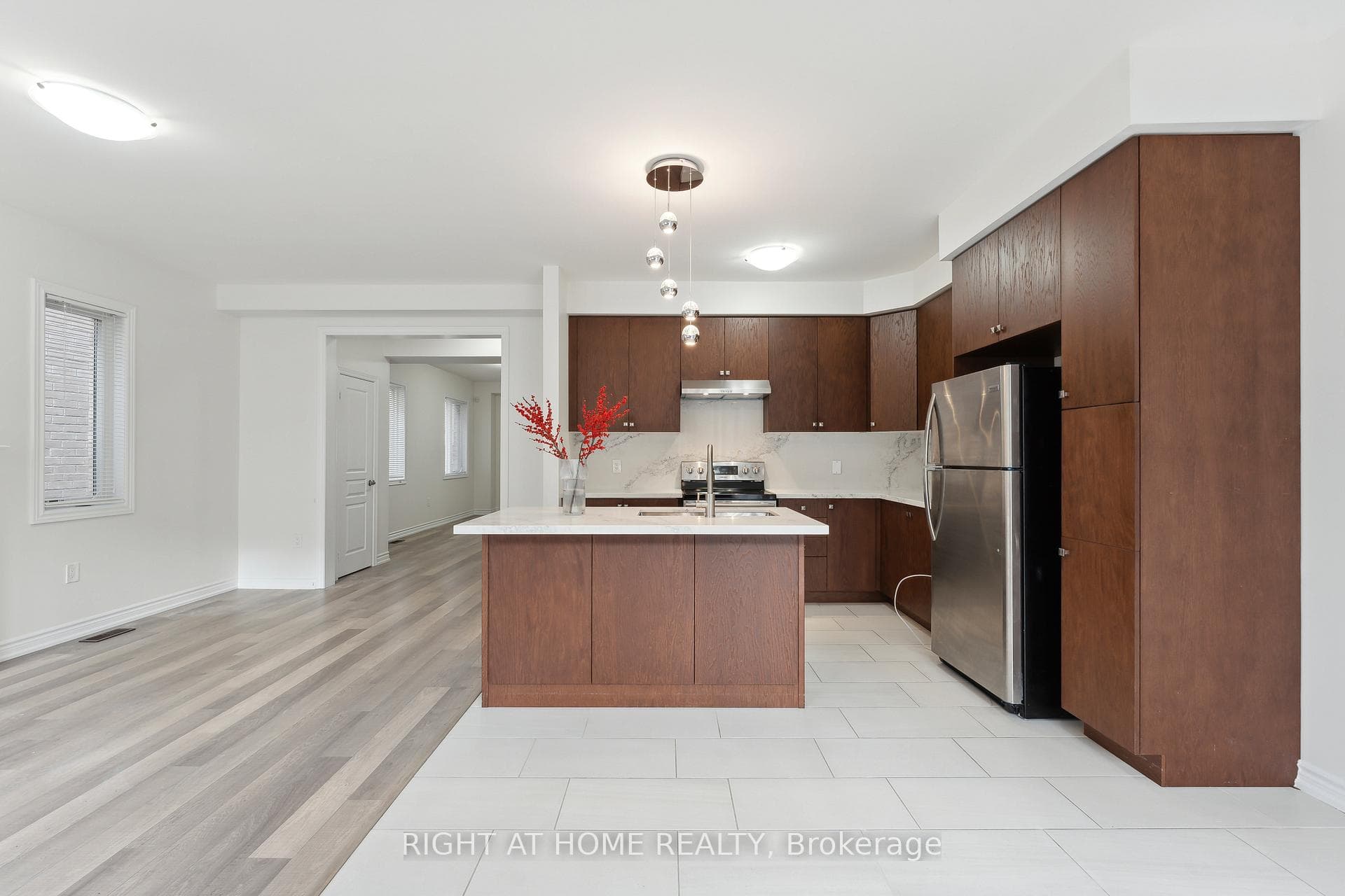 1538 Chretien Street photo 10