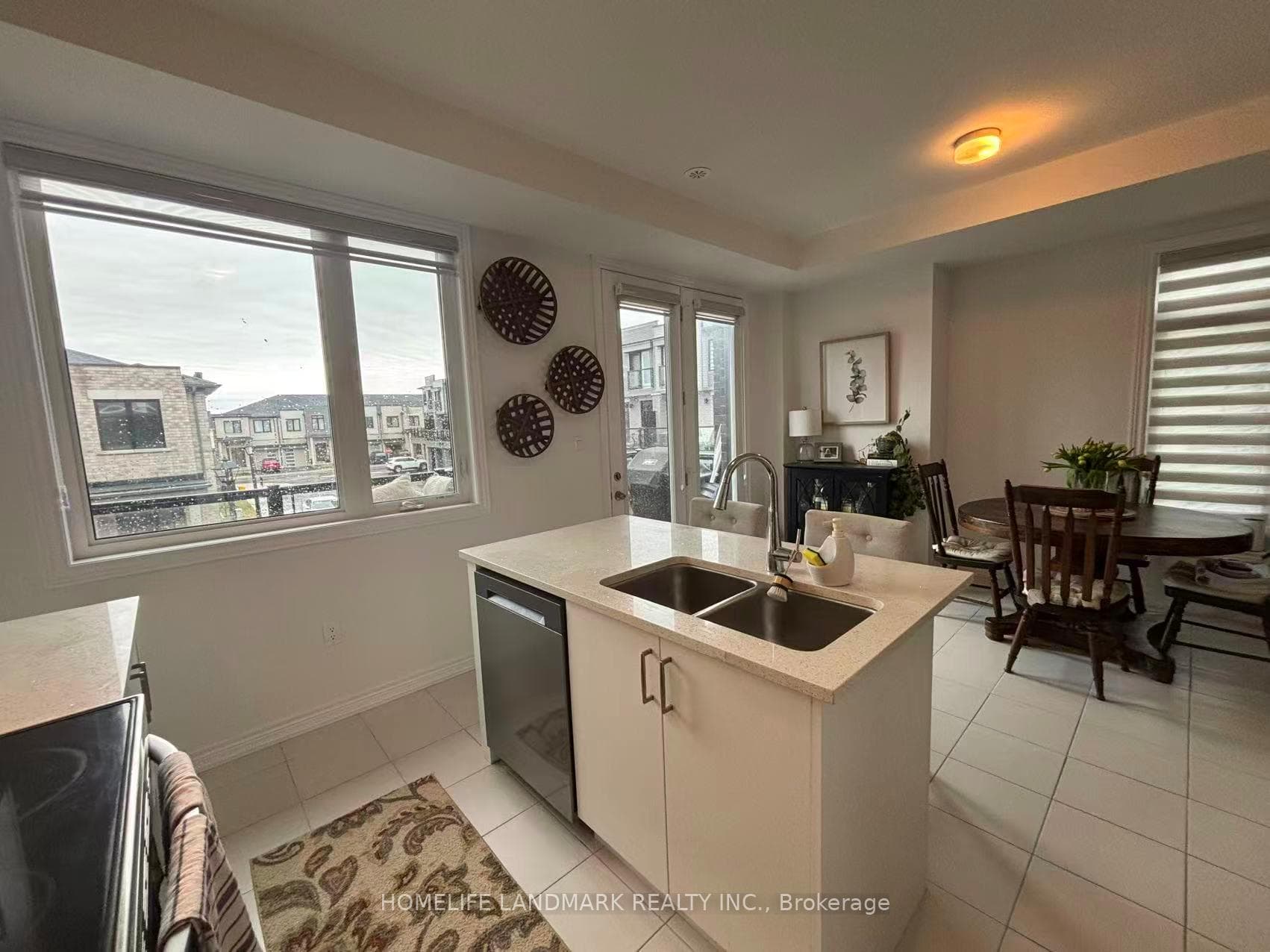 63 Sorbara Way photo 3