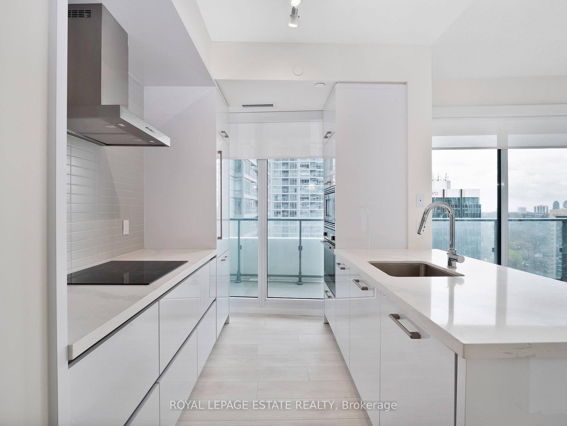 2221 Yonge Street Unit 1708 photo 2