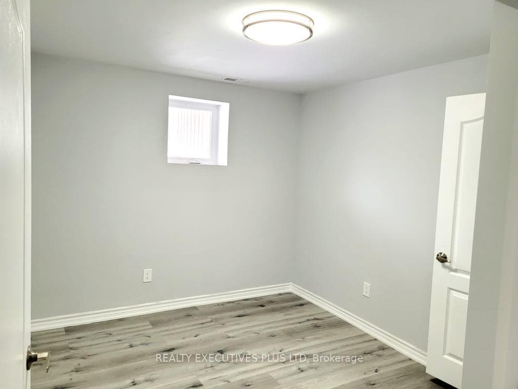 88 Banbridge Crescent Unit Lower photo 10