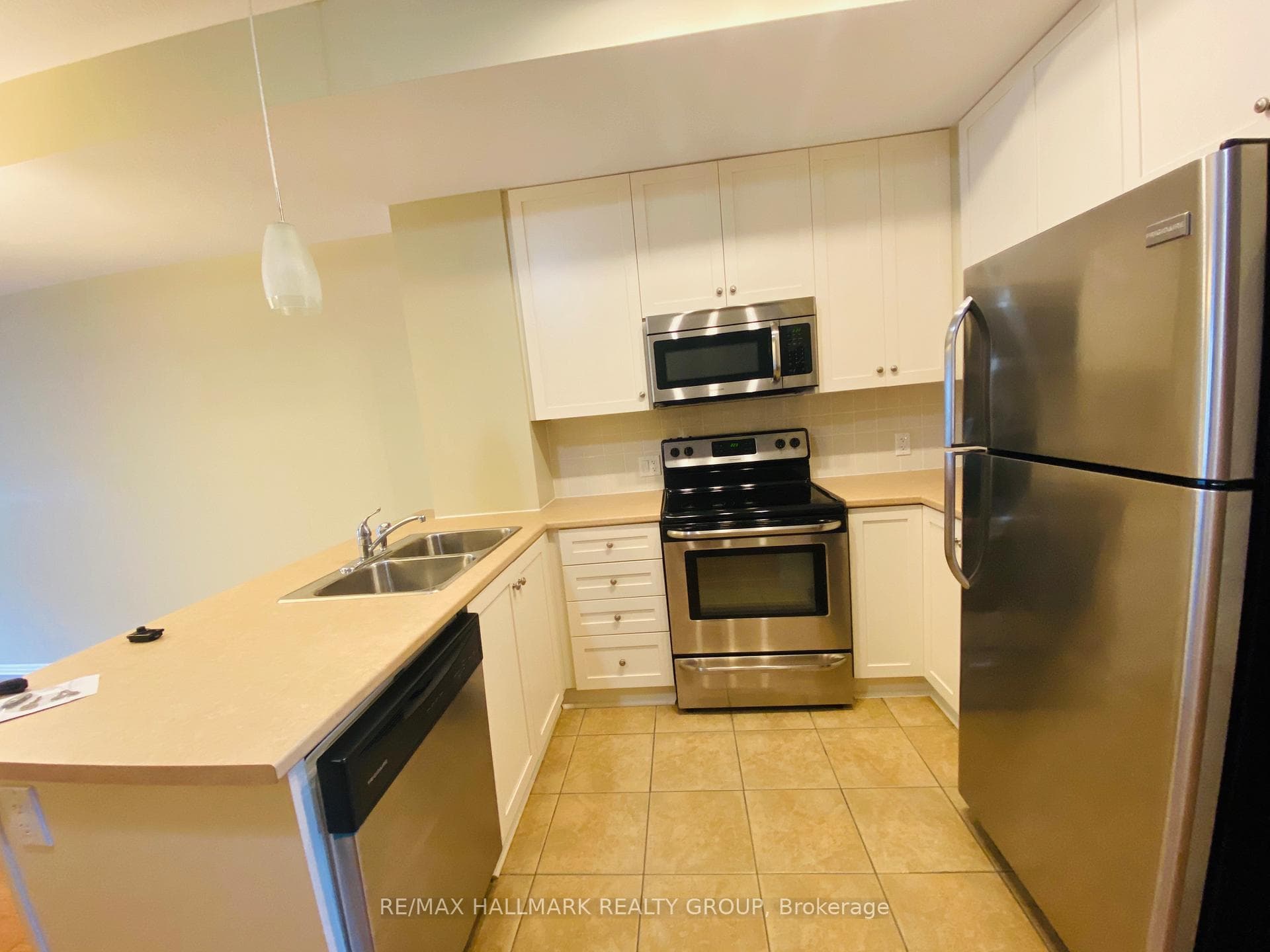 338 London Terrace photo 2