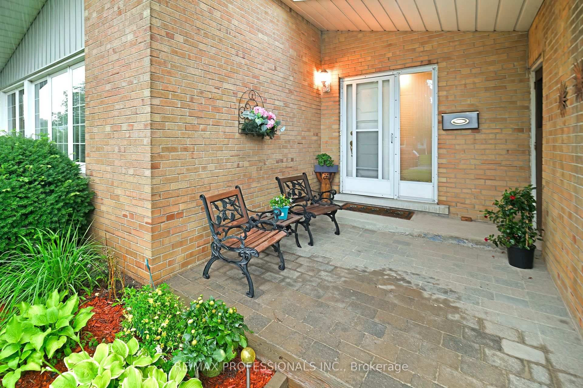 25 Deanefield Crescent photo 3