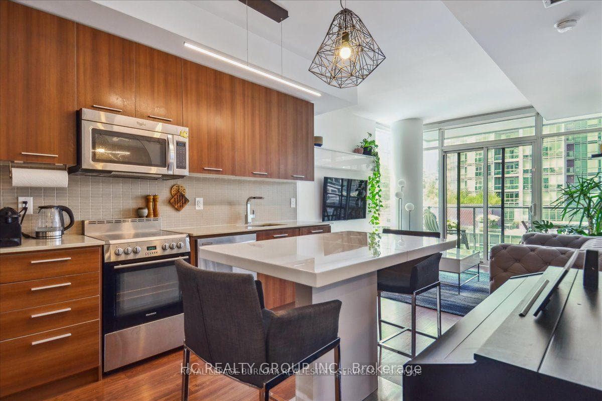 105 George Street Unit 1011 photo 6