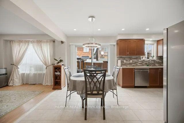 19 Thornbush Boulevard photo 14