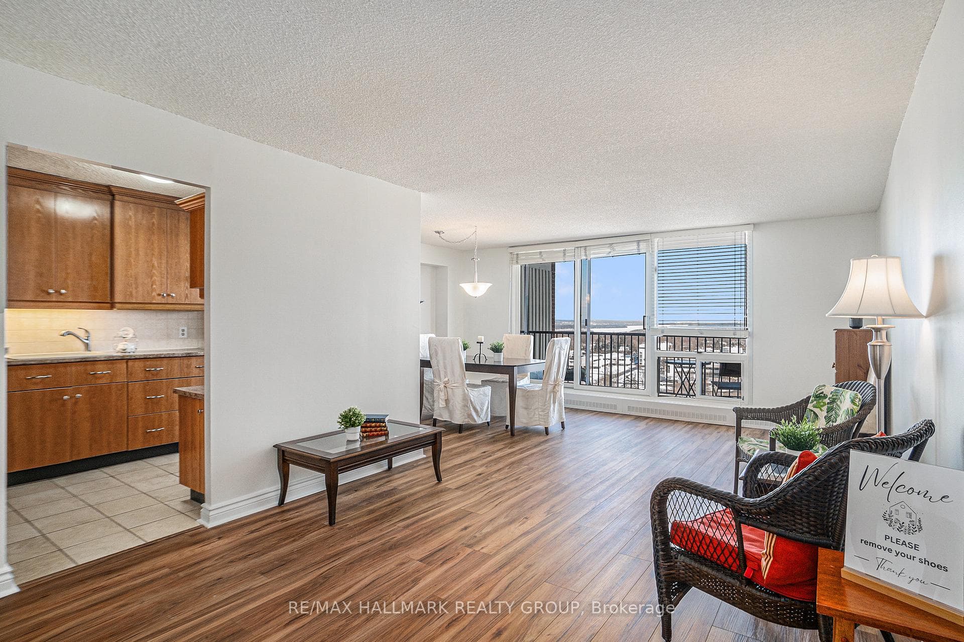 665 Bathgate Drive Unit 1809 photo 3