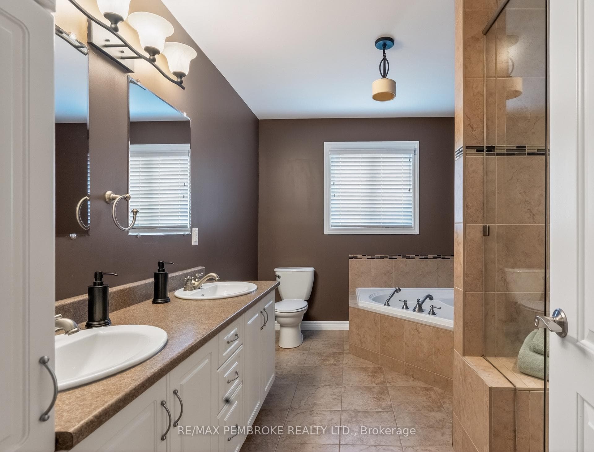 61 Oak Avenue photo 17