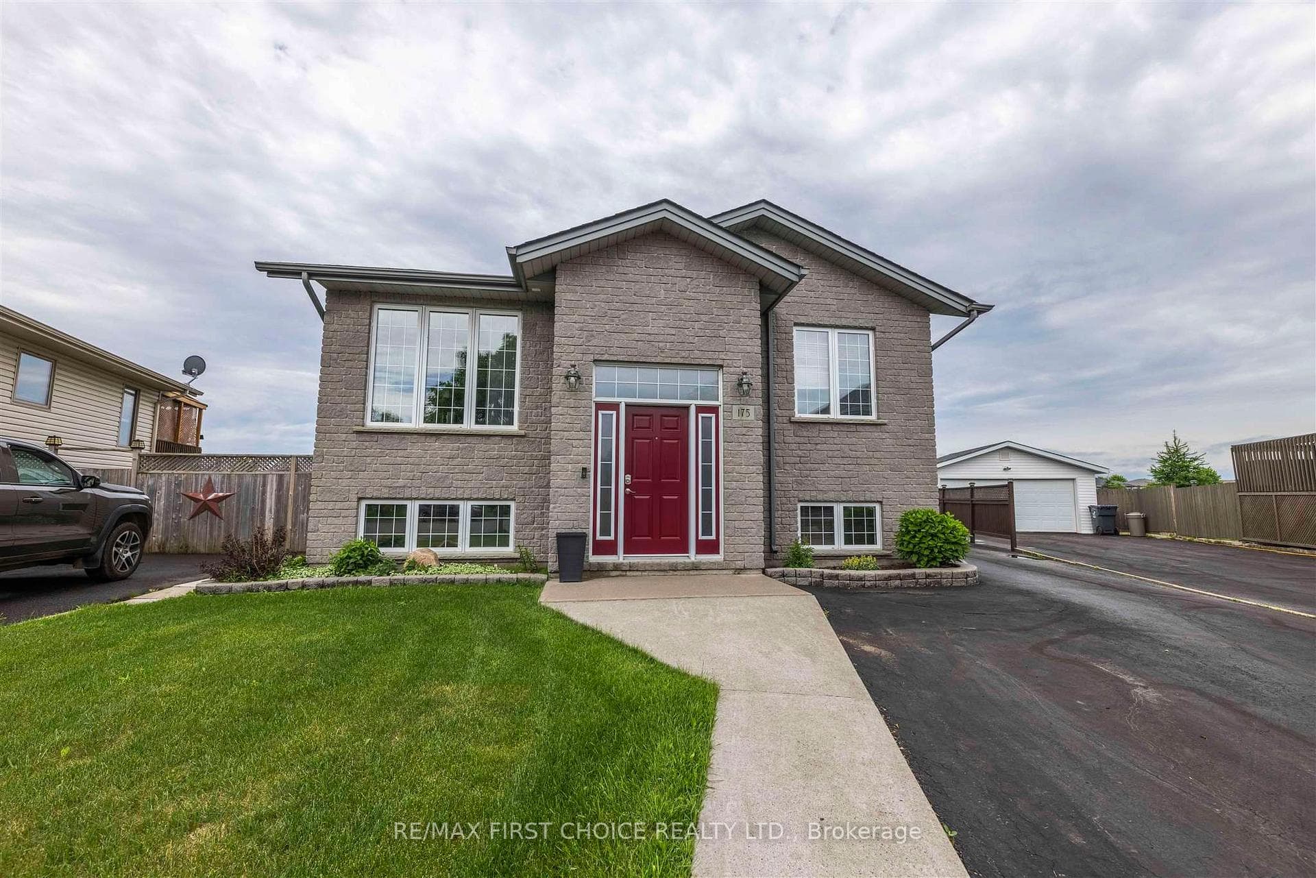 175 Lynx Crescent photo 1