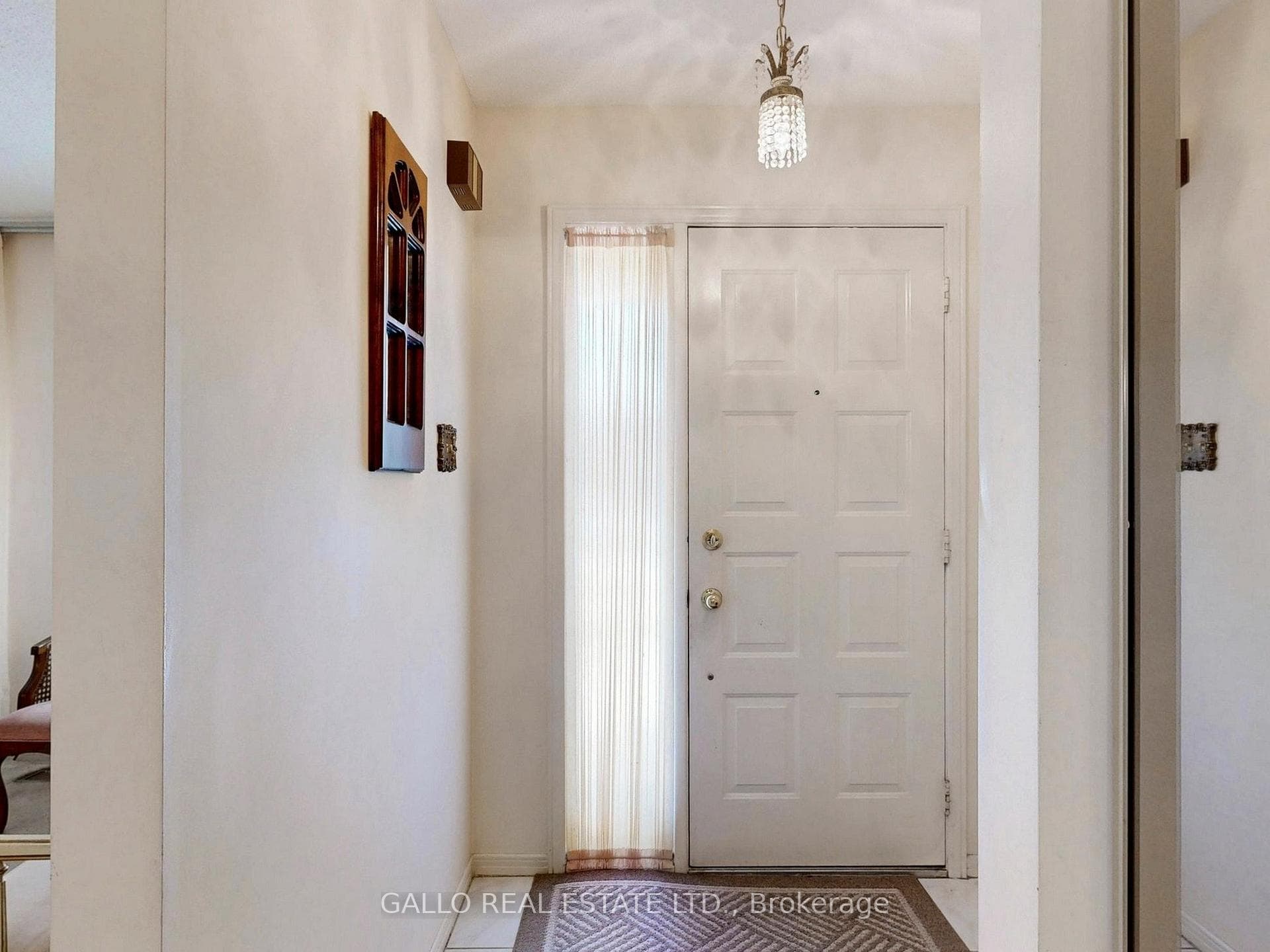 155 Goldhawk Trail photo 3