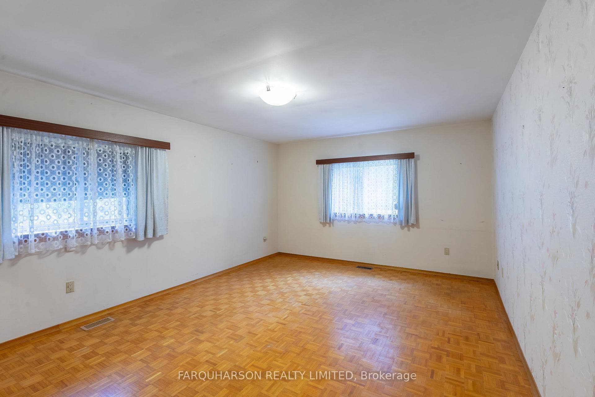 5779 Aurora Road photo 10