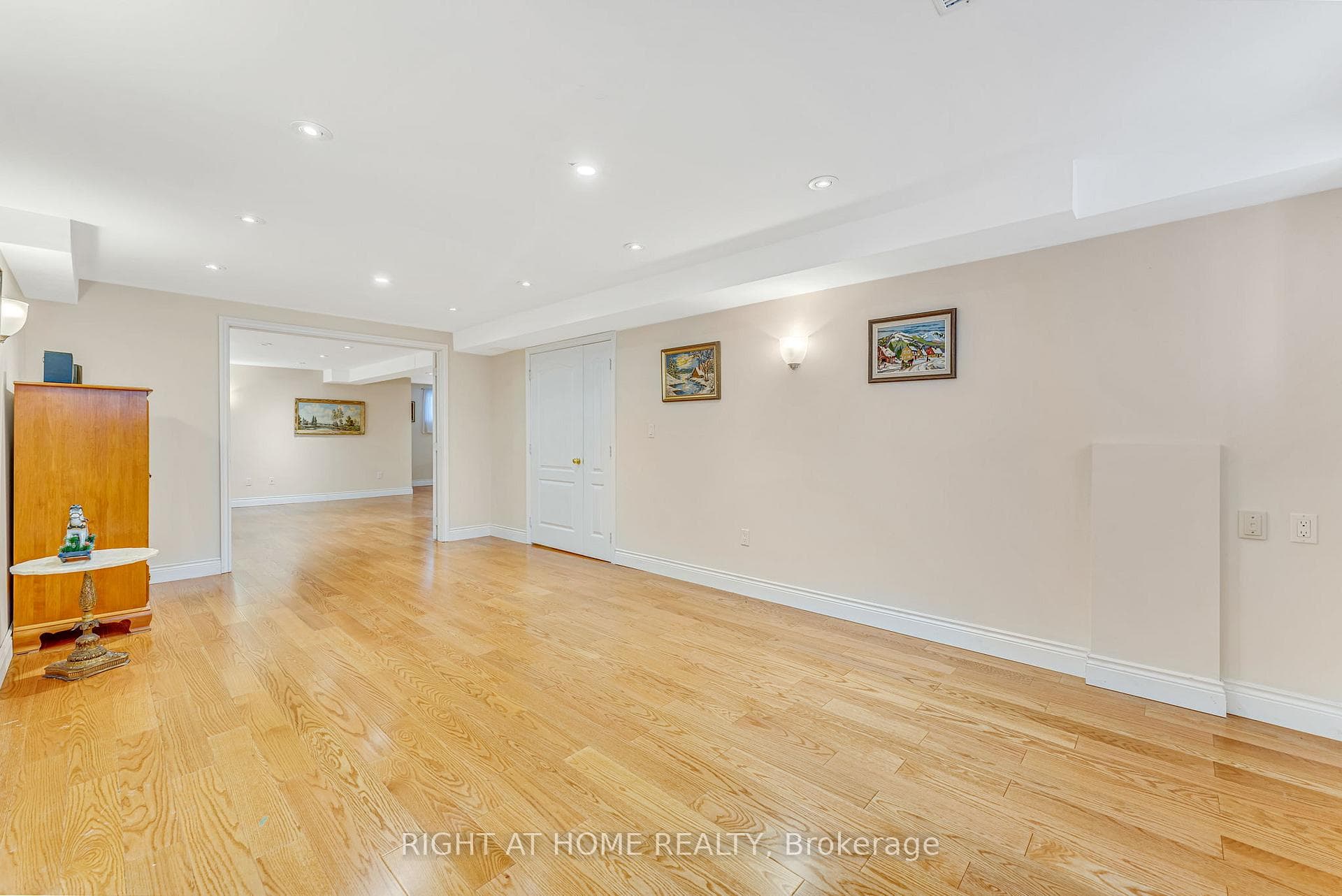 1080 Broughton Lane photo 20