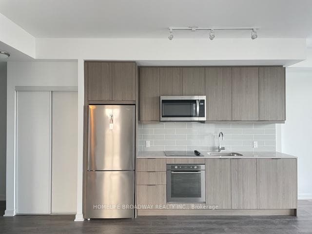 38 Forest Manor Road Unit 804 photo 3