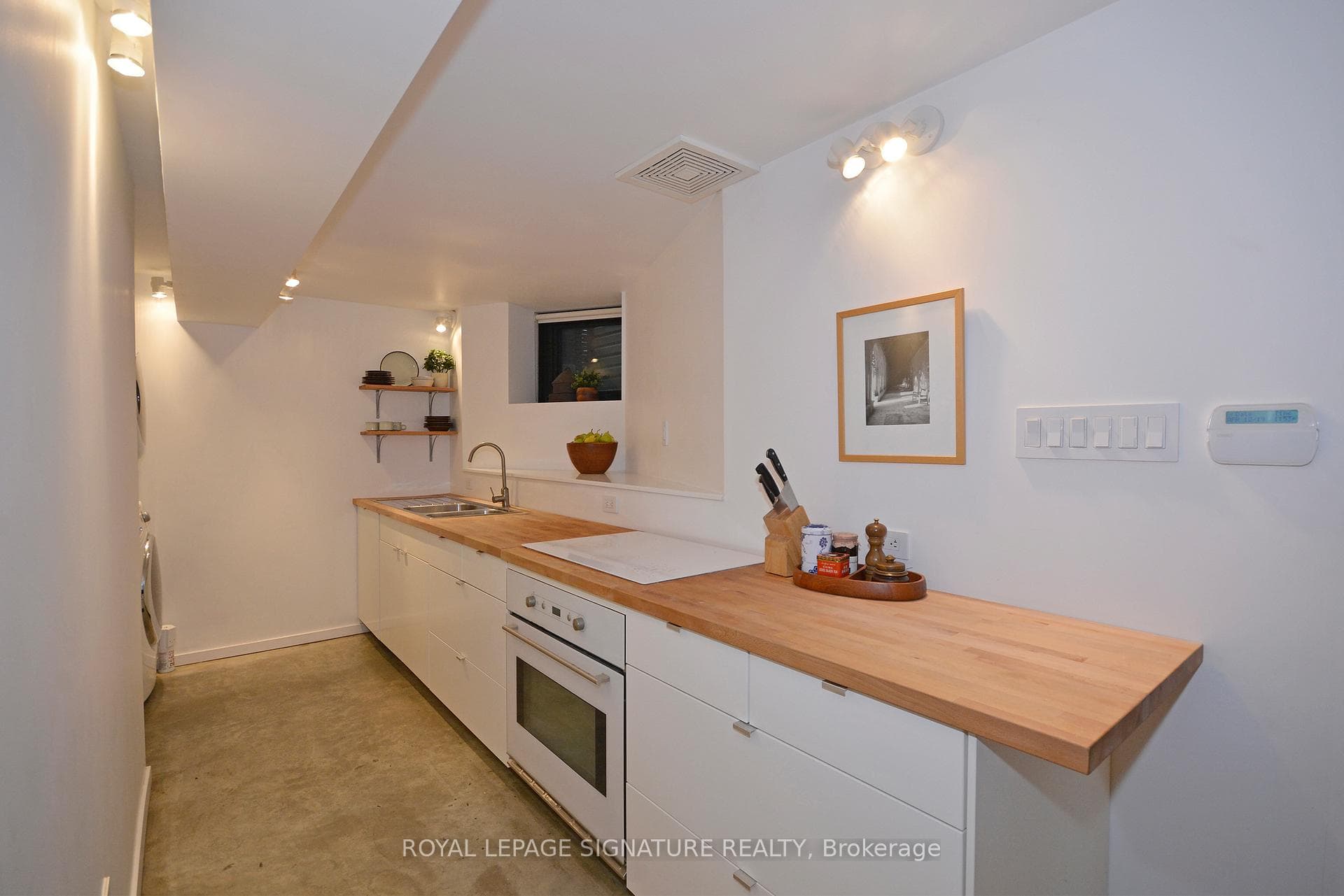 379 Berkeley Street Unit Lower photo 6