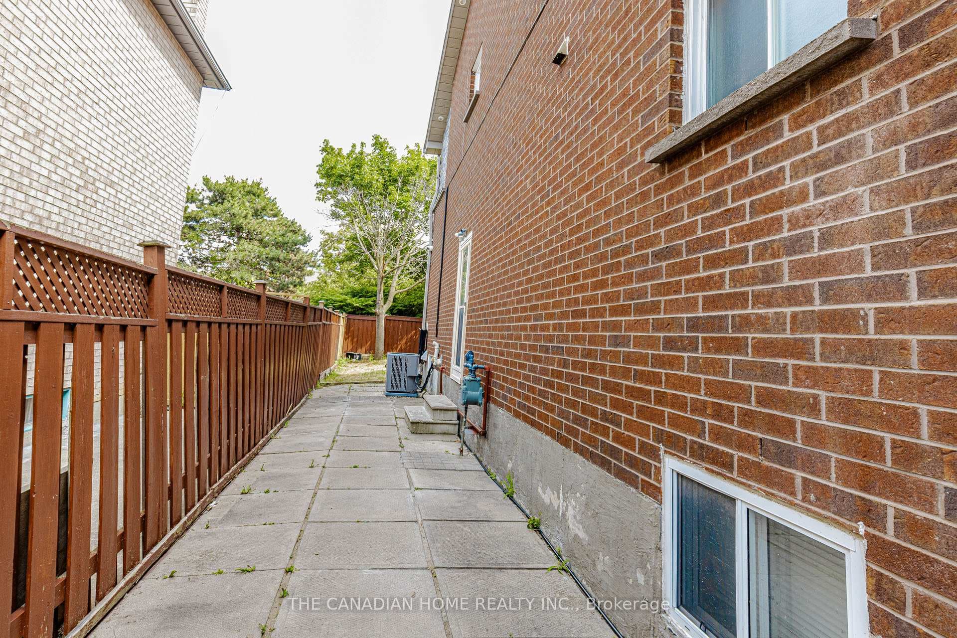 67 BIGHORN Crescent photo 45