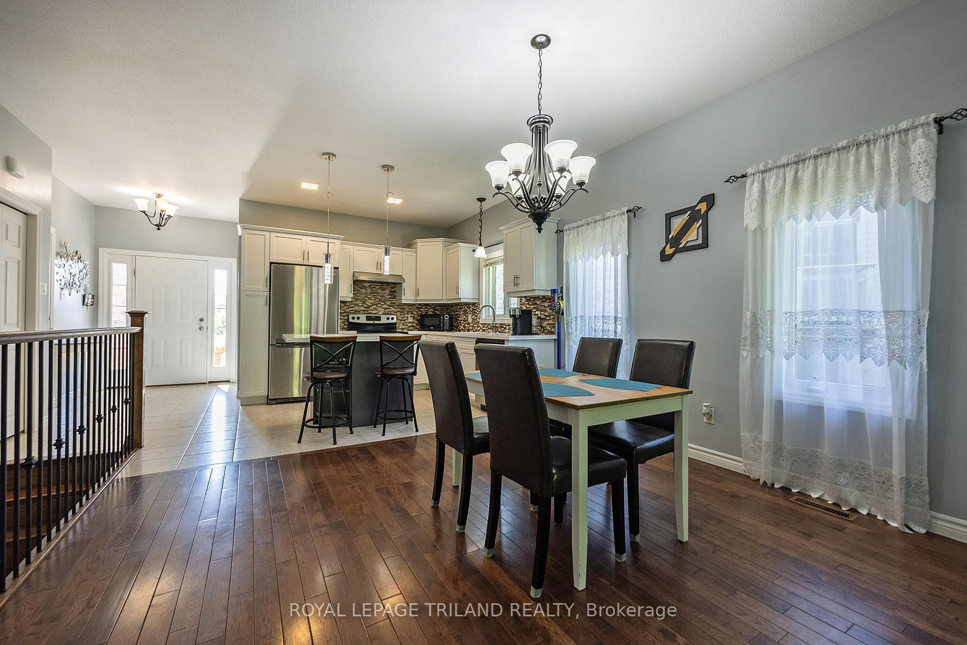 1062 Moy Crescent photo 9