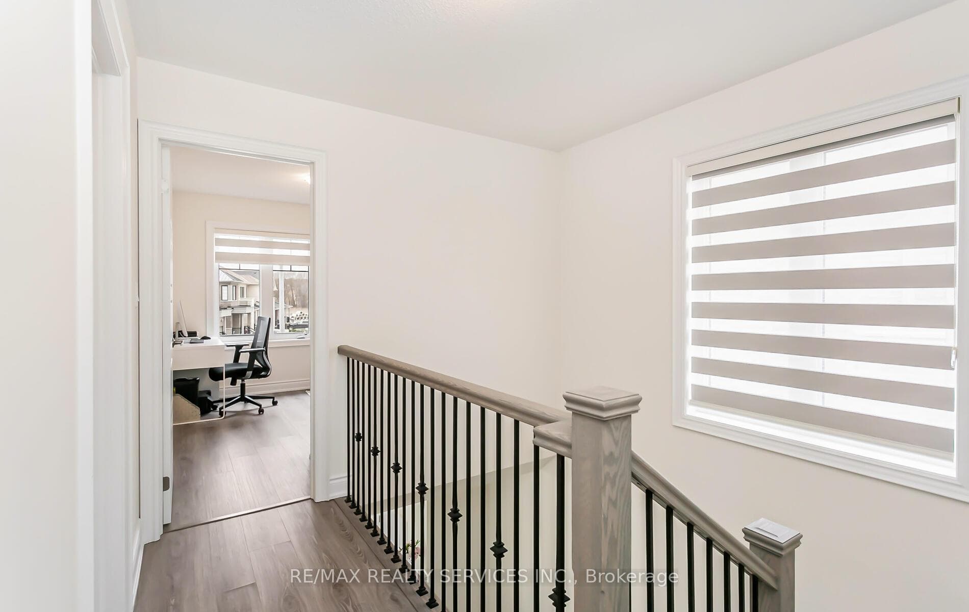 45 Ferragine Crescent photo 28