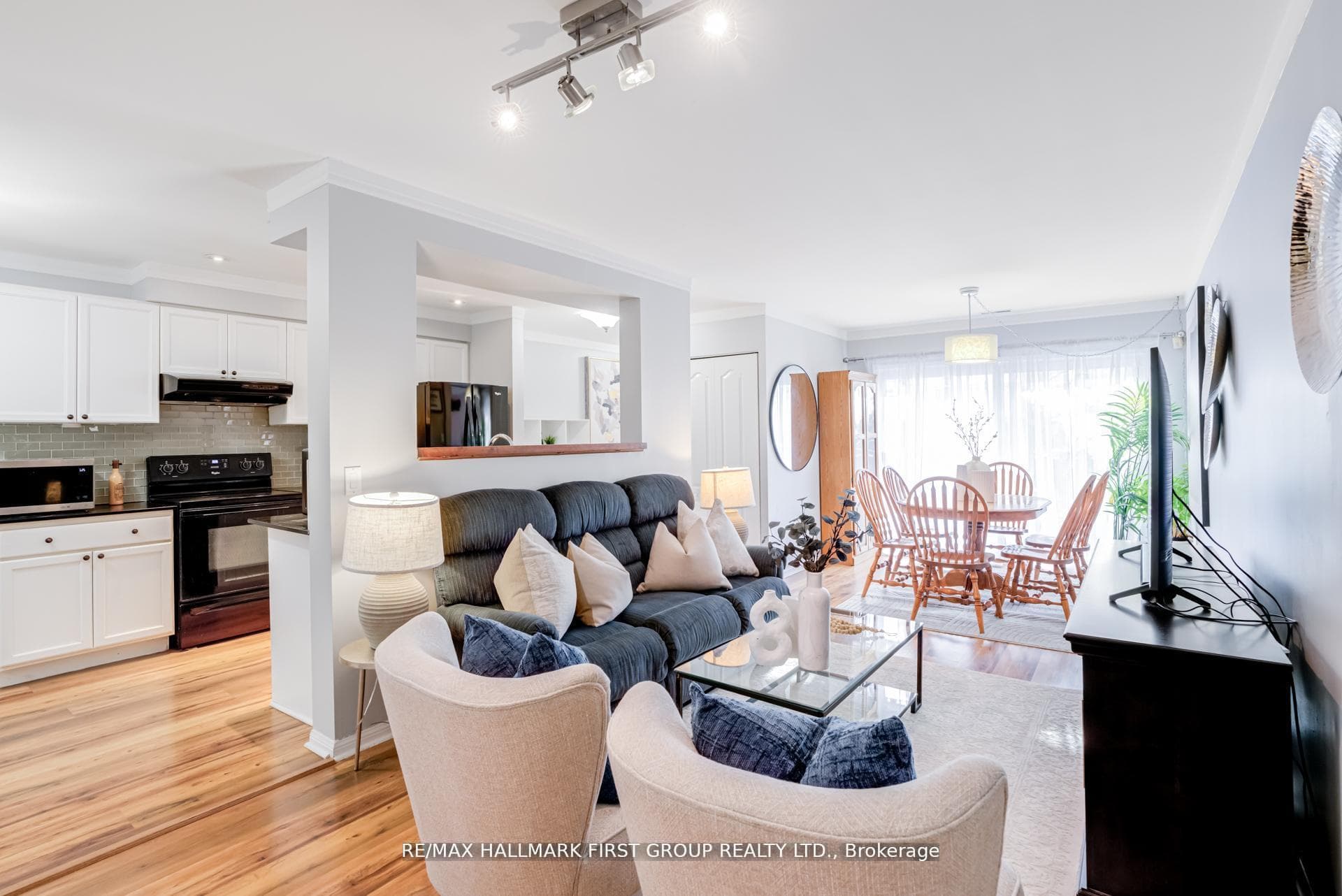 1400 The Esplanade N N/A Unit 507 photo 3
