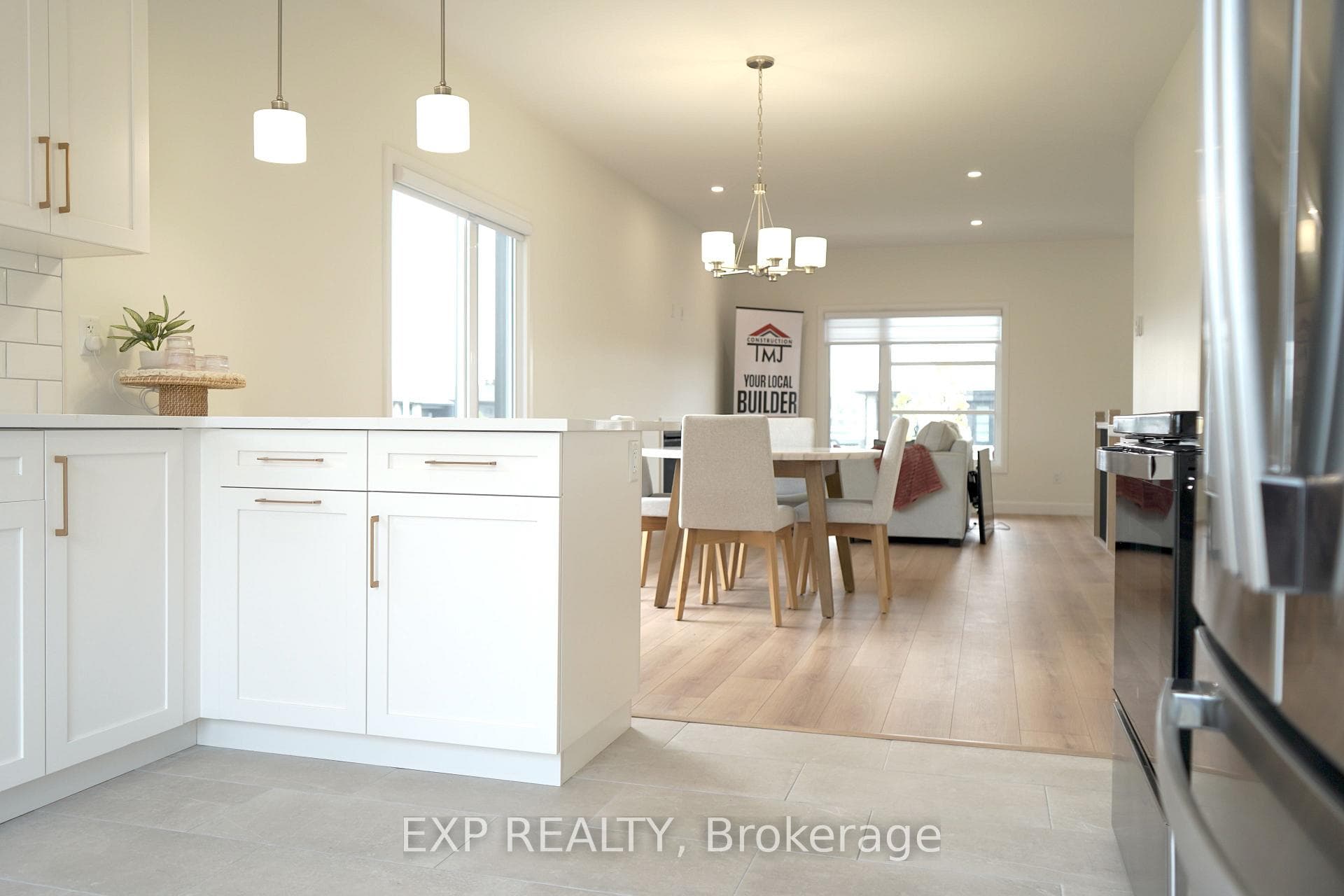 156 Giroux Street photo 6