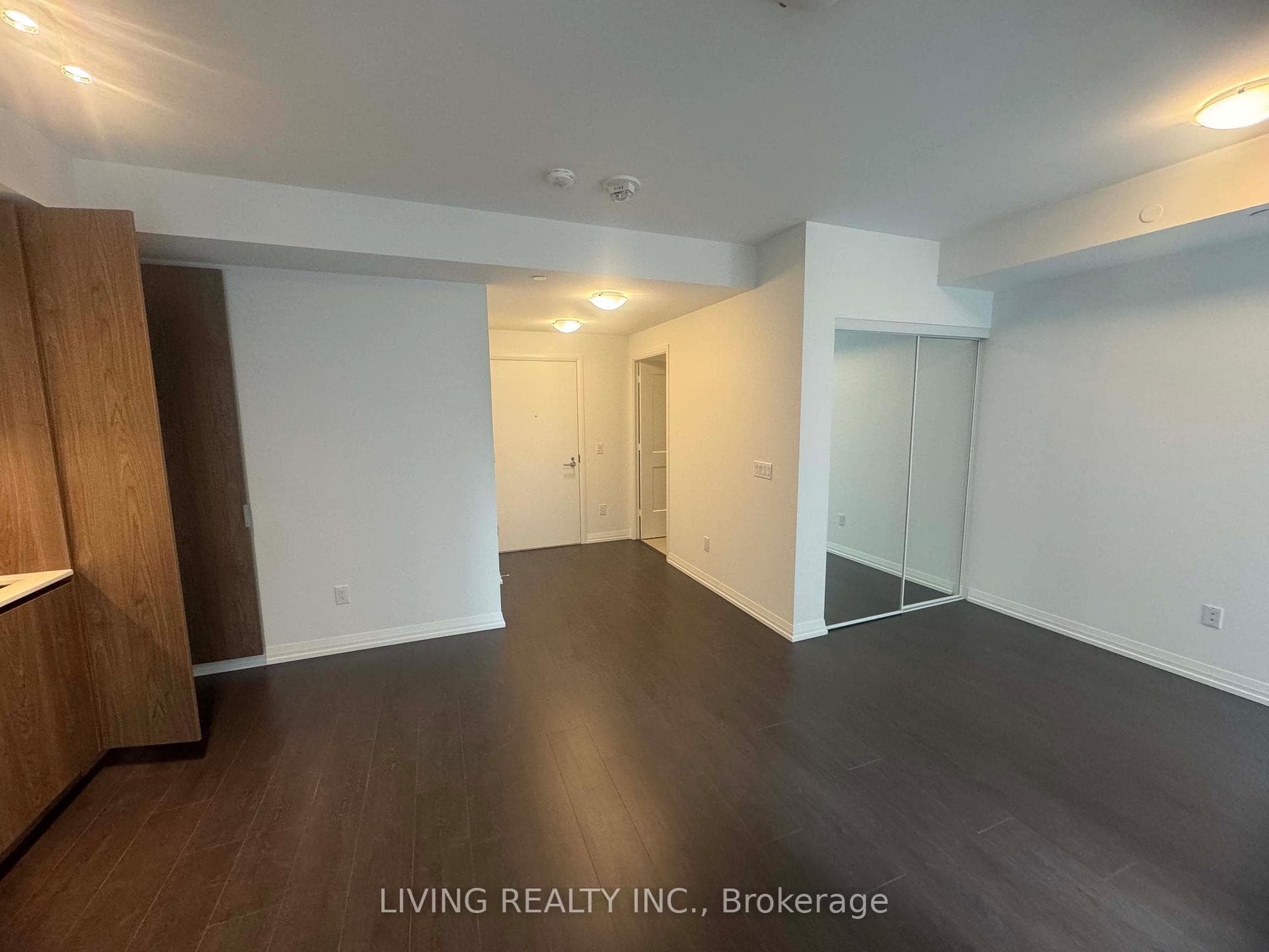 8 Widmer Street Unit 613 photo 4