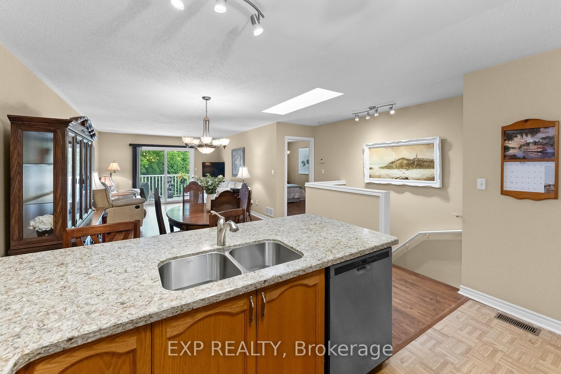 9 KINSMAN Court photo 17