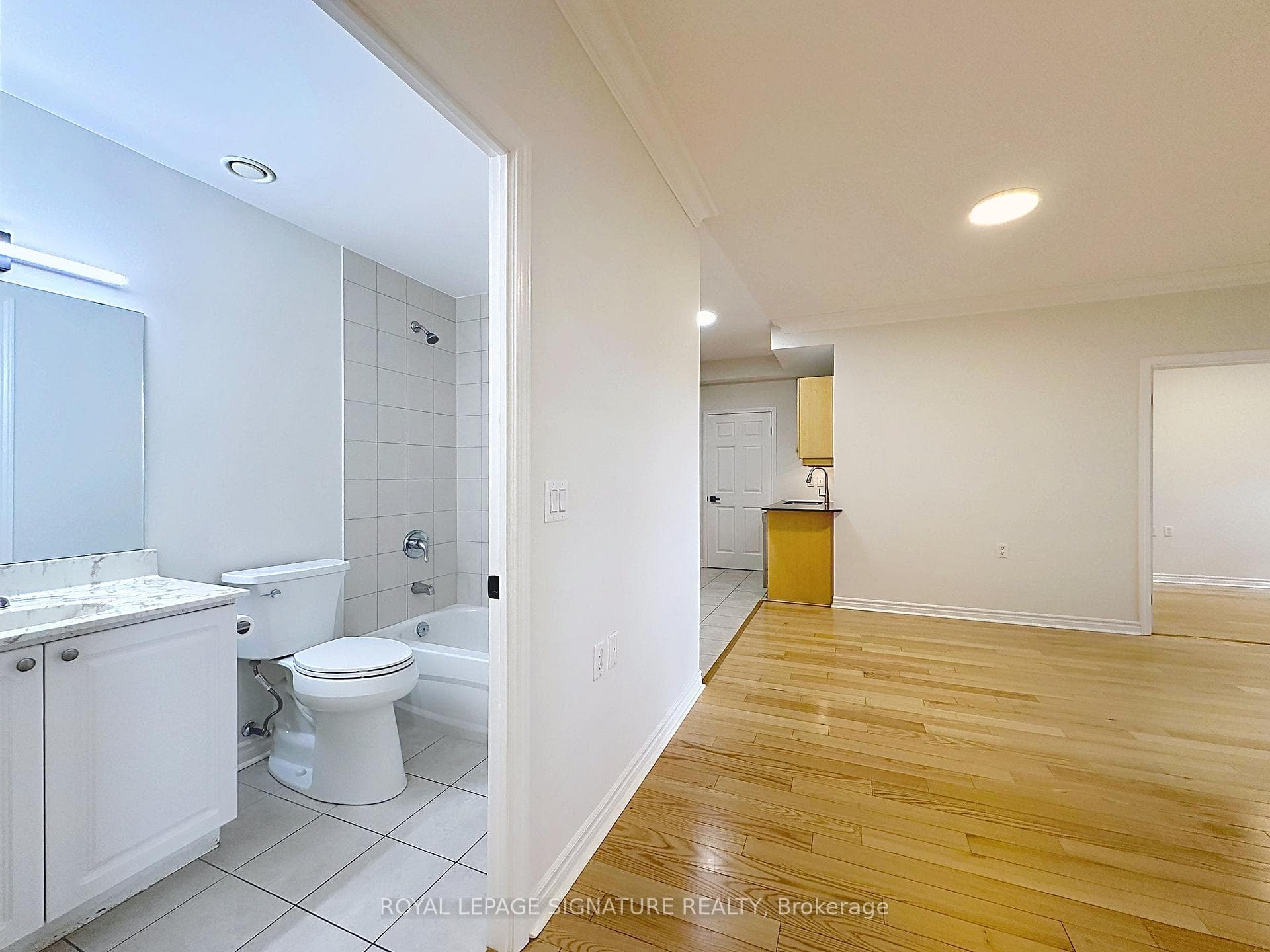 15450 Yonge Street Unit 210 photo 4