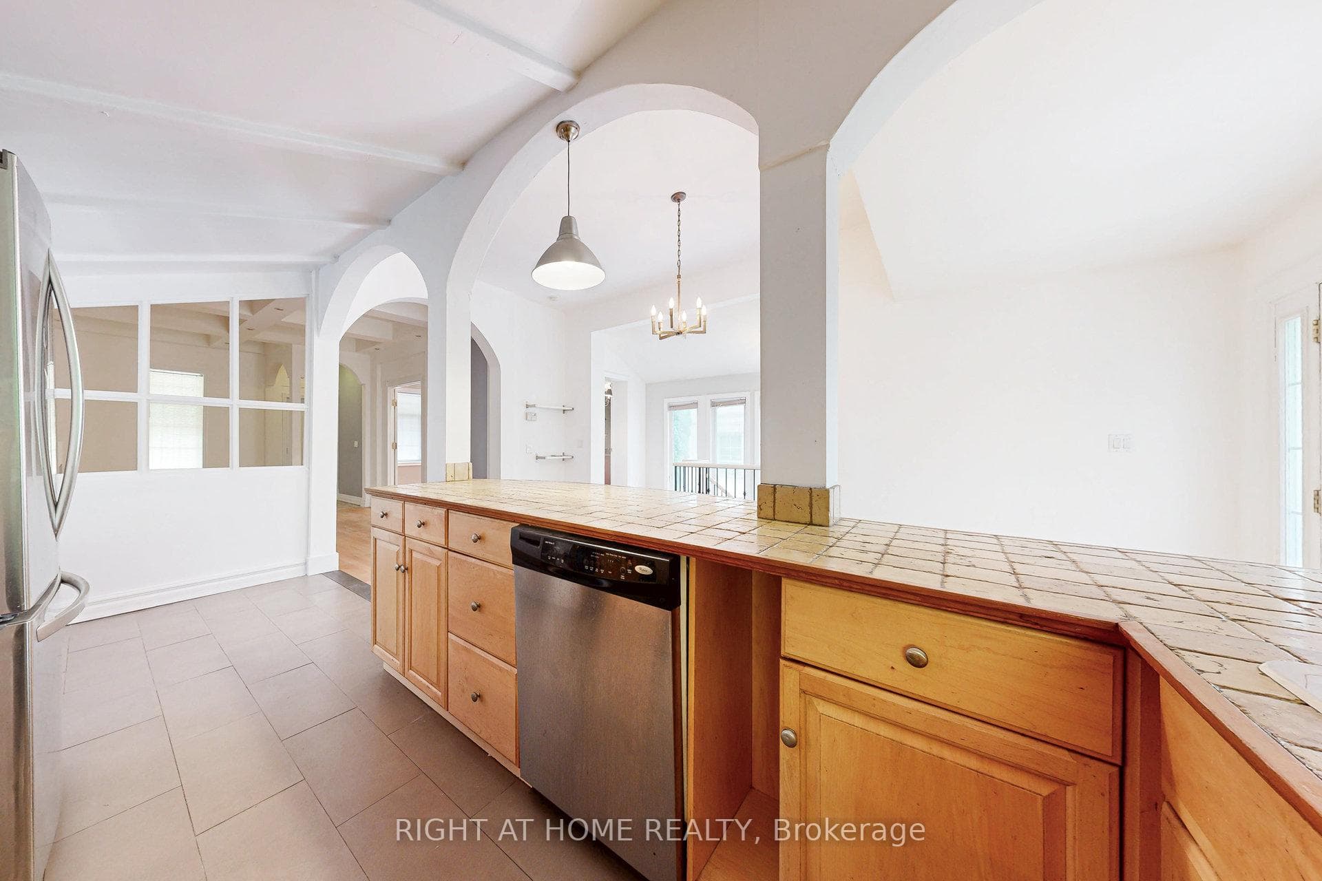 170 Queens Avenue photo 18