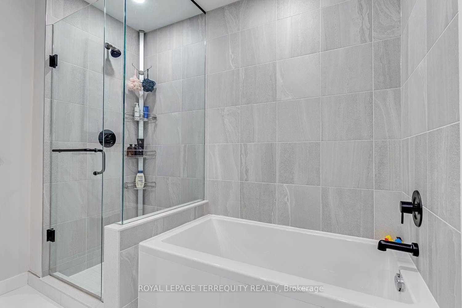 2118 Bloor Street Unit 403 photo 15