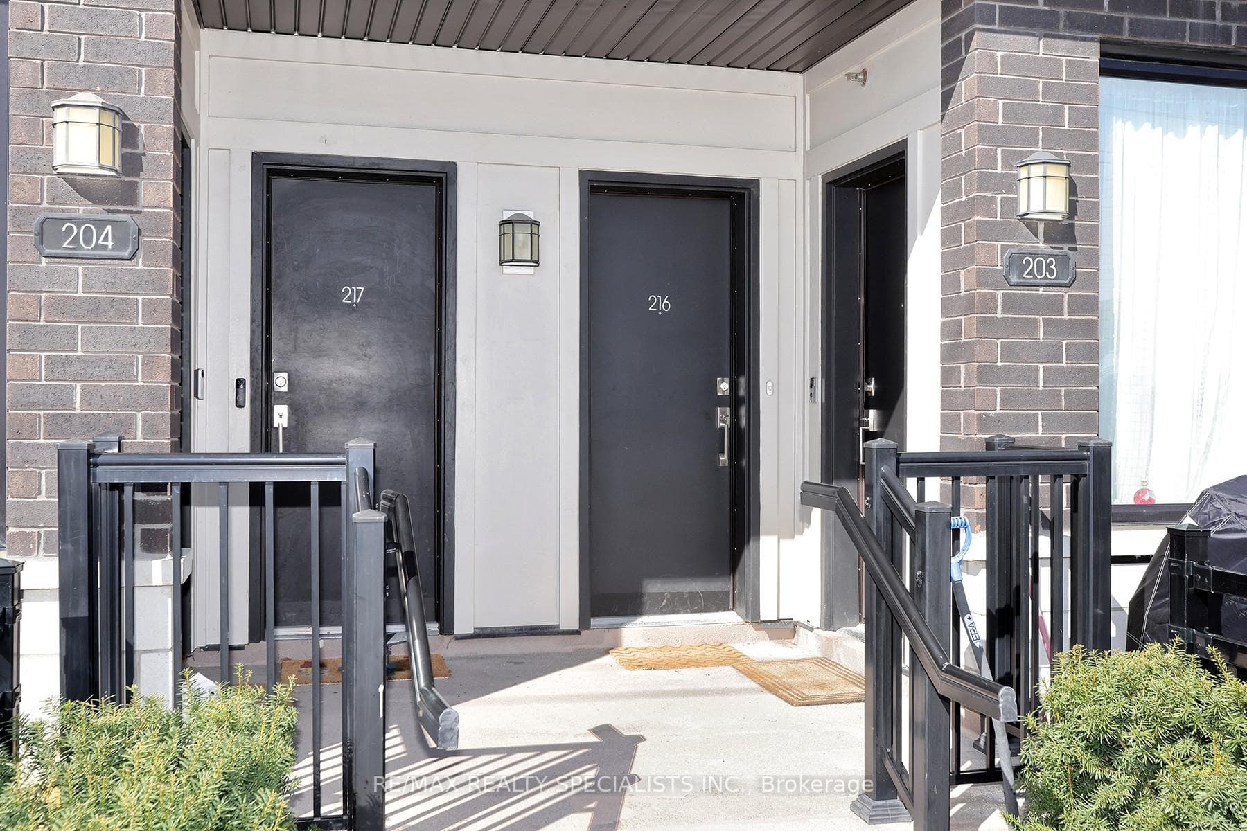 1555 KINGSTON Road Unit 216 photo 4