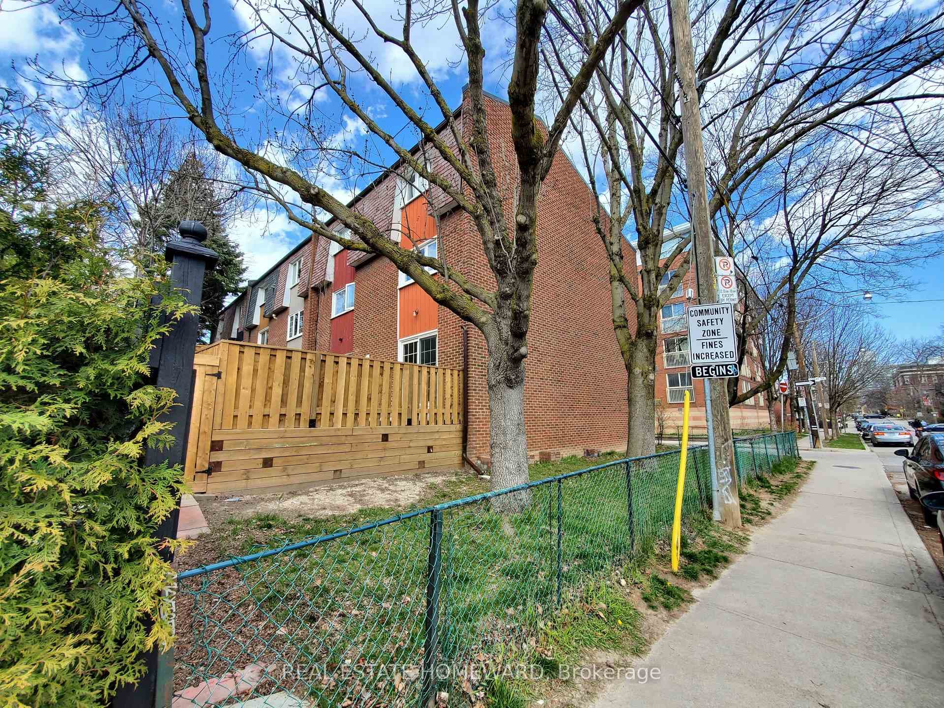 70 Stanley Terrace photo 36