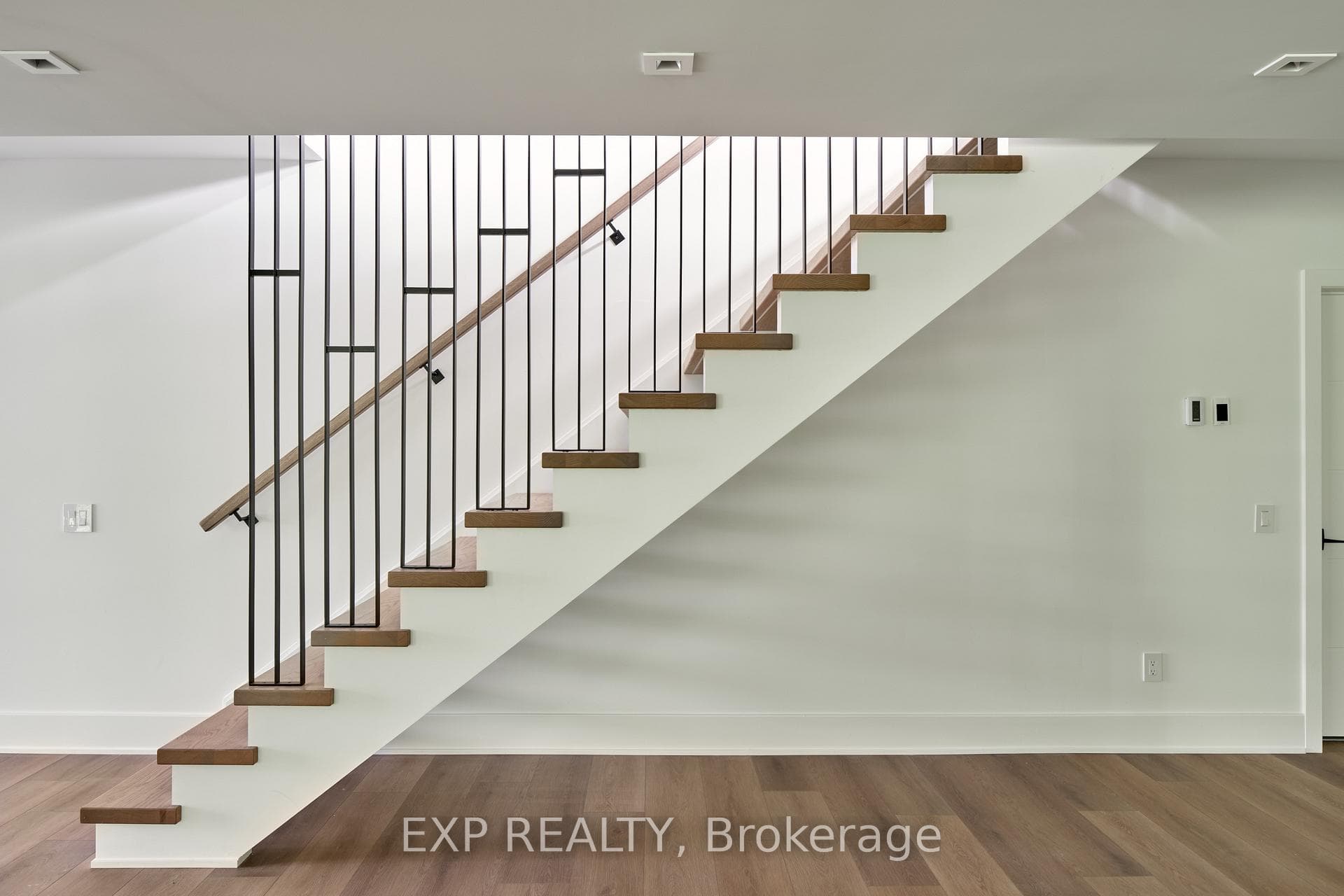 32 CLOVELLY Road photo 15