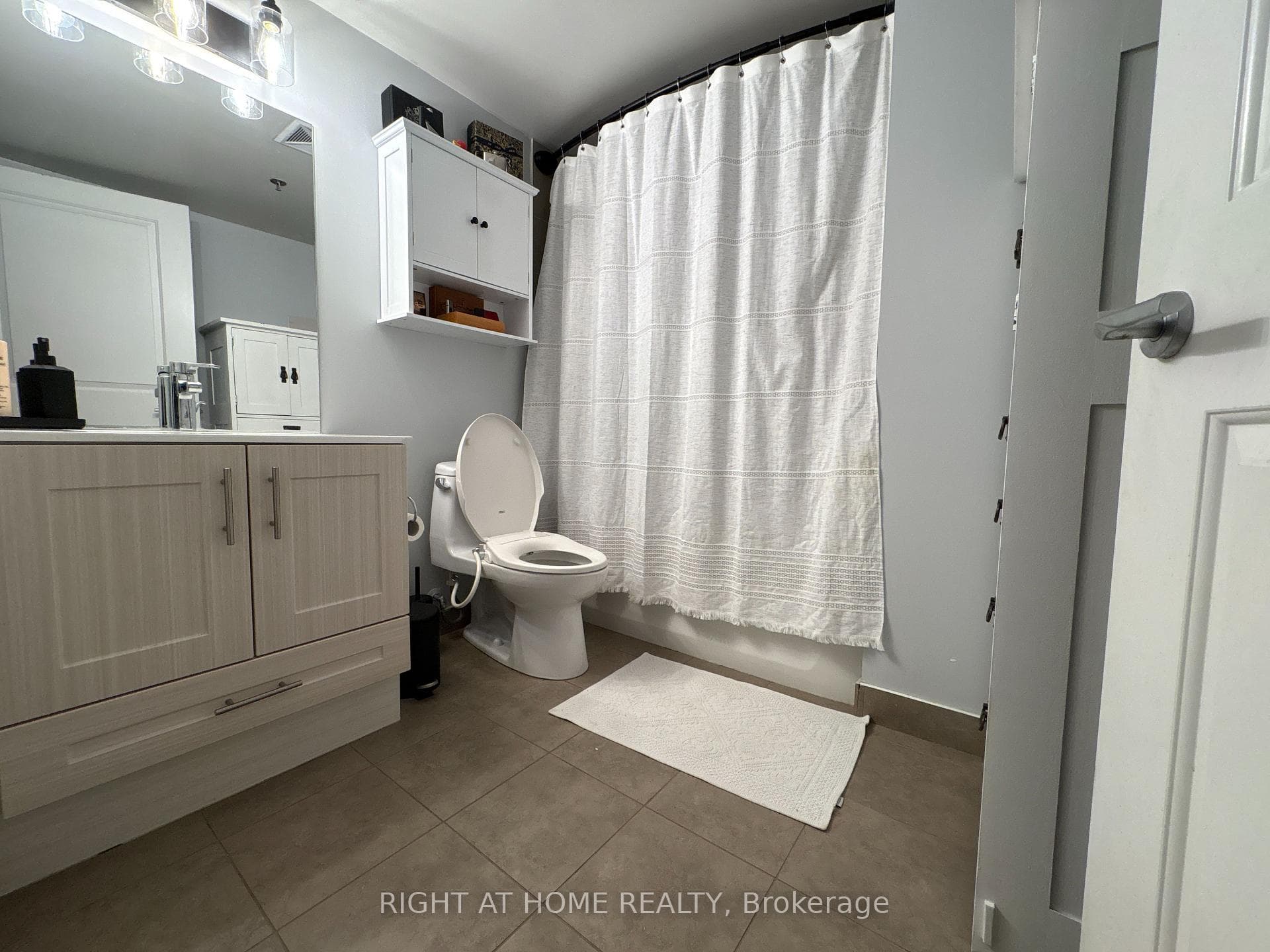 185 Bonis Avenue Unit 915 photo 8