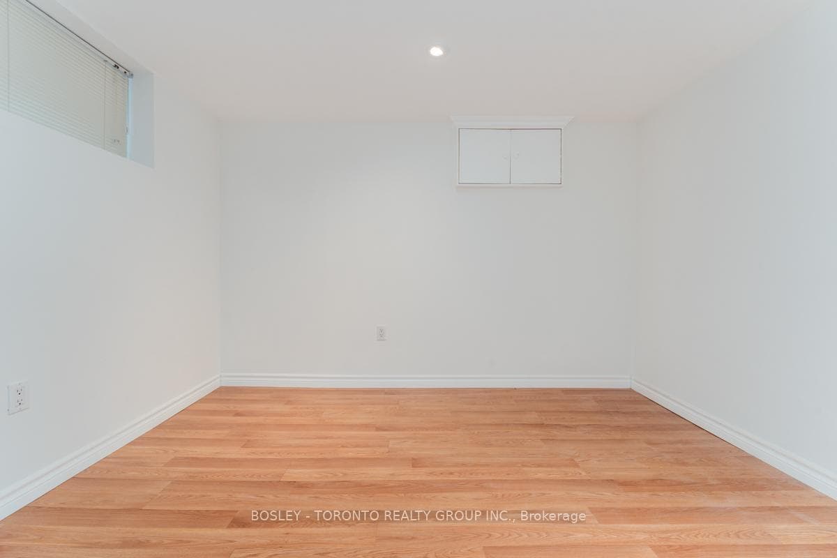 22 Lloyd Manor Road photo 34