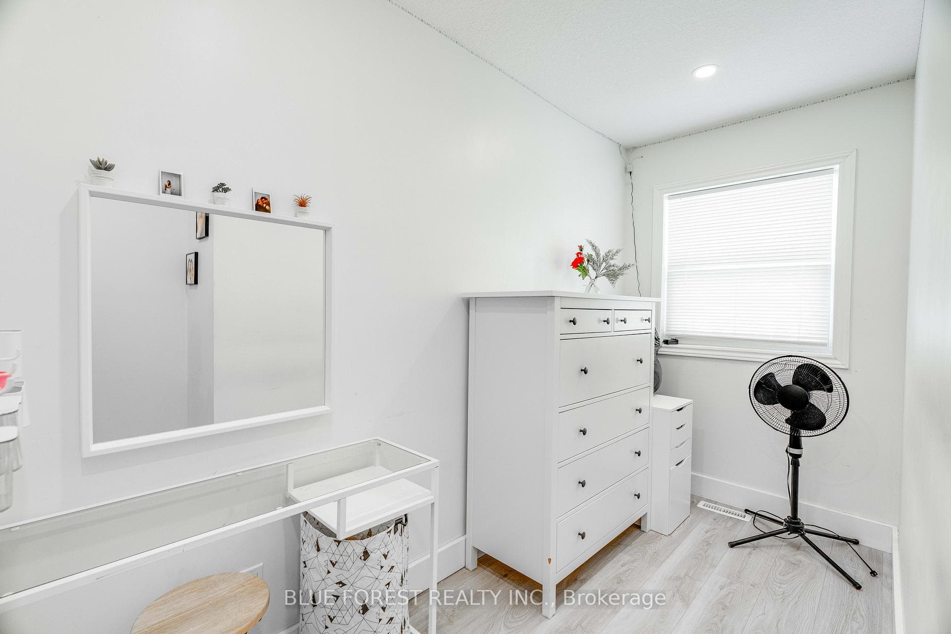 521 Upper Queen Street photo 26