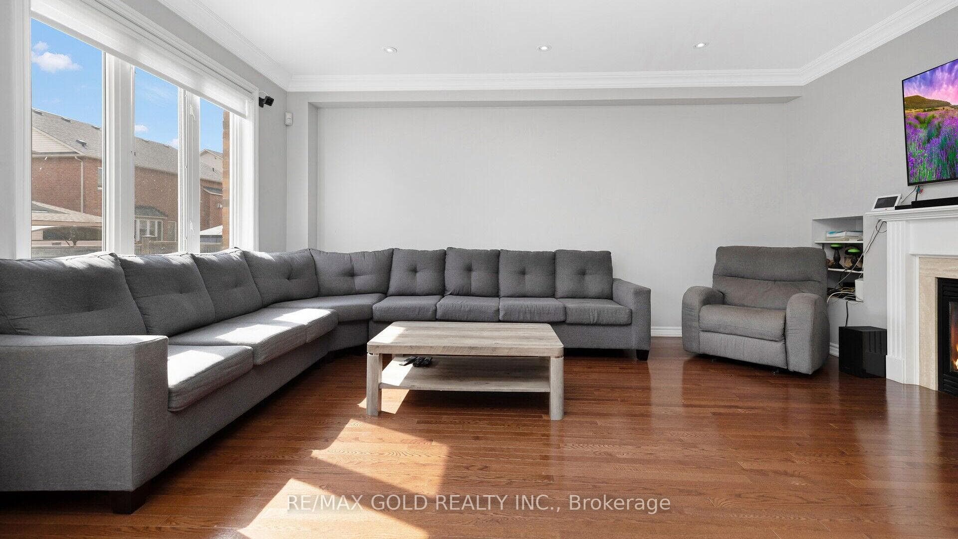 4 Learmont Avenue photo 13