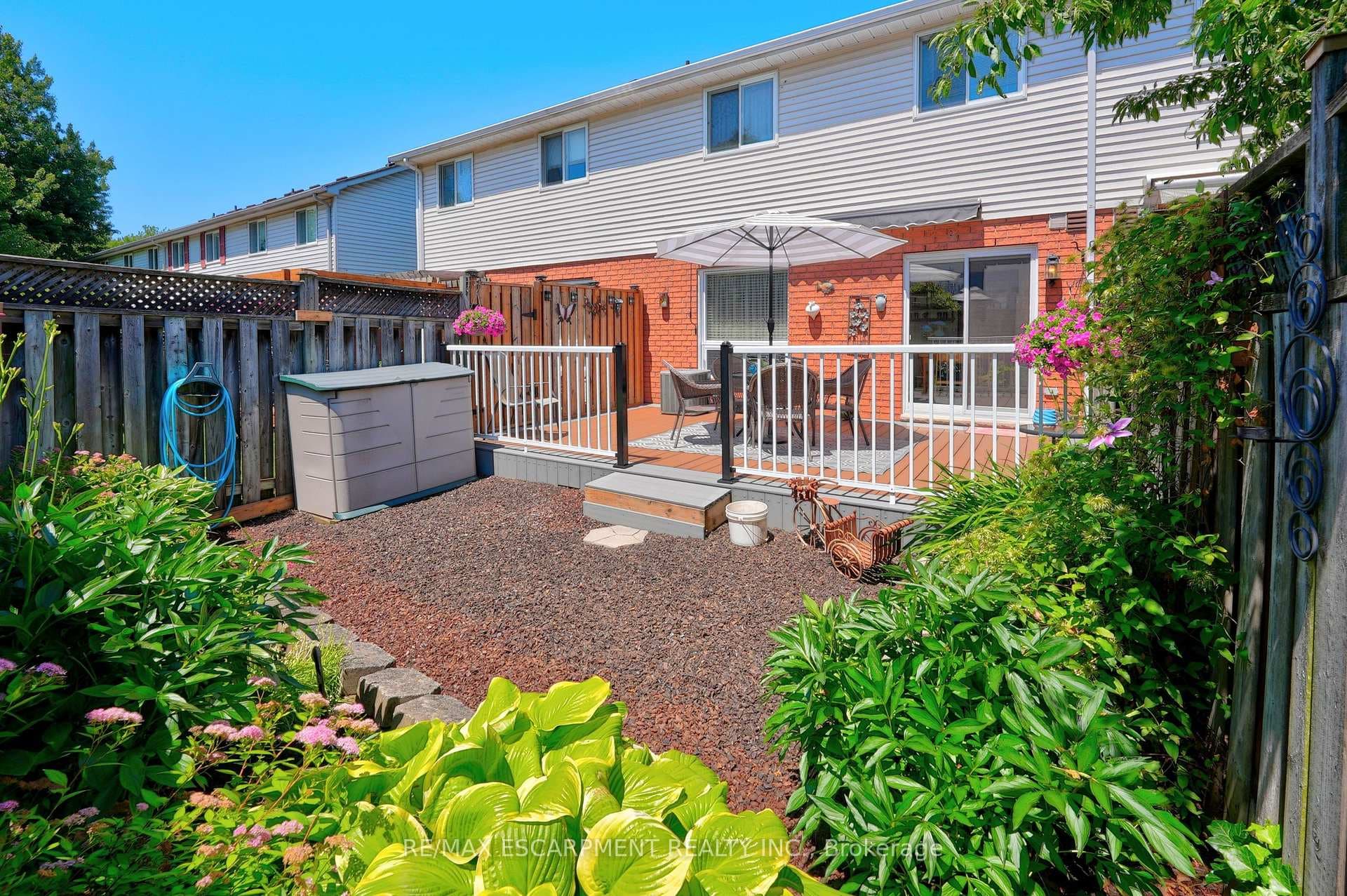 16 Walker Court photo 2
