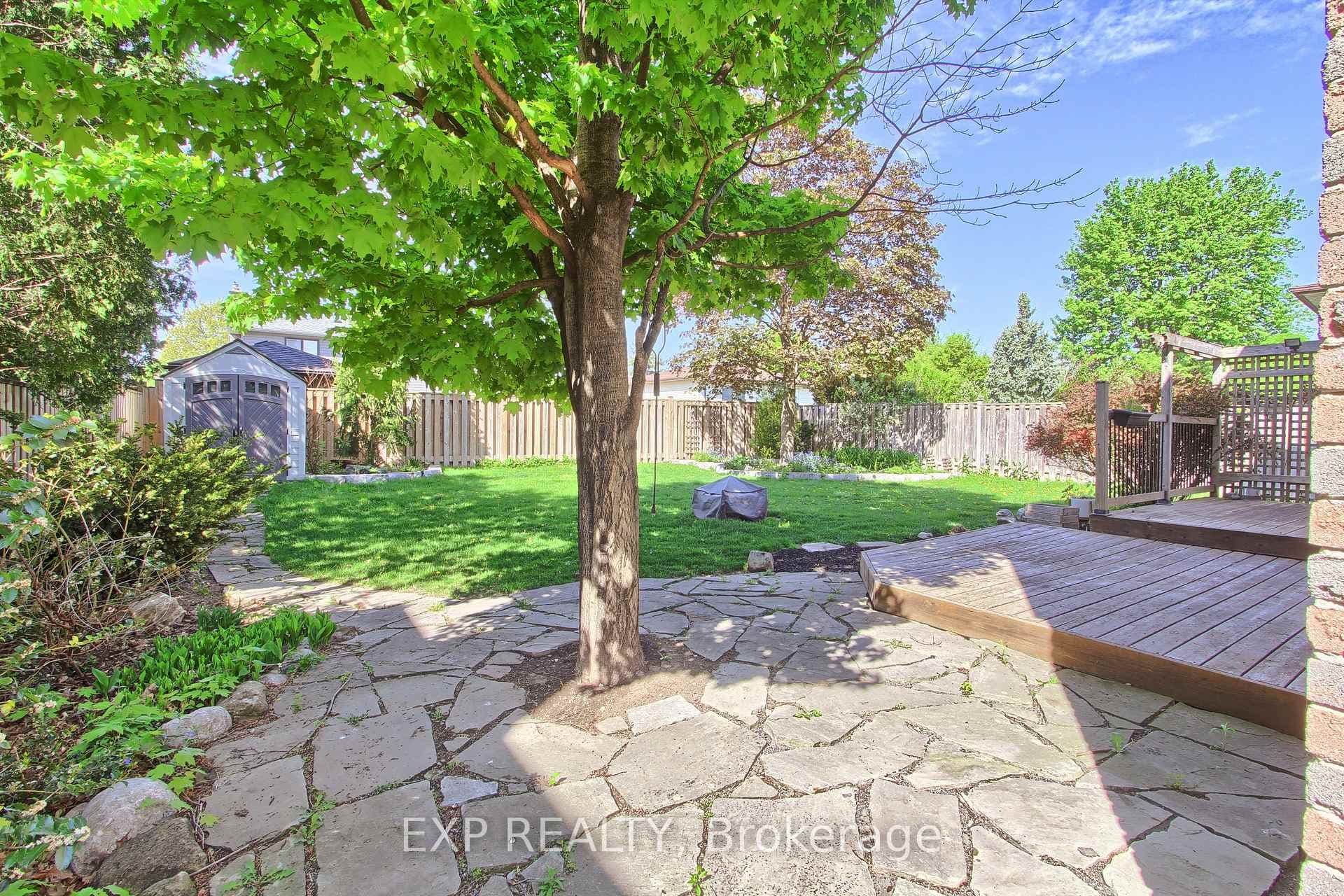 470 Gowland Crescent photo 41